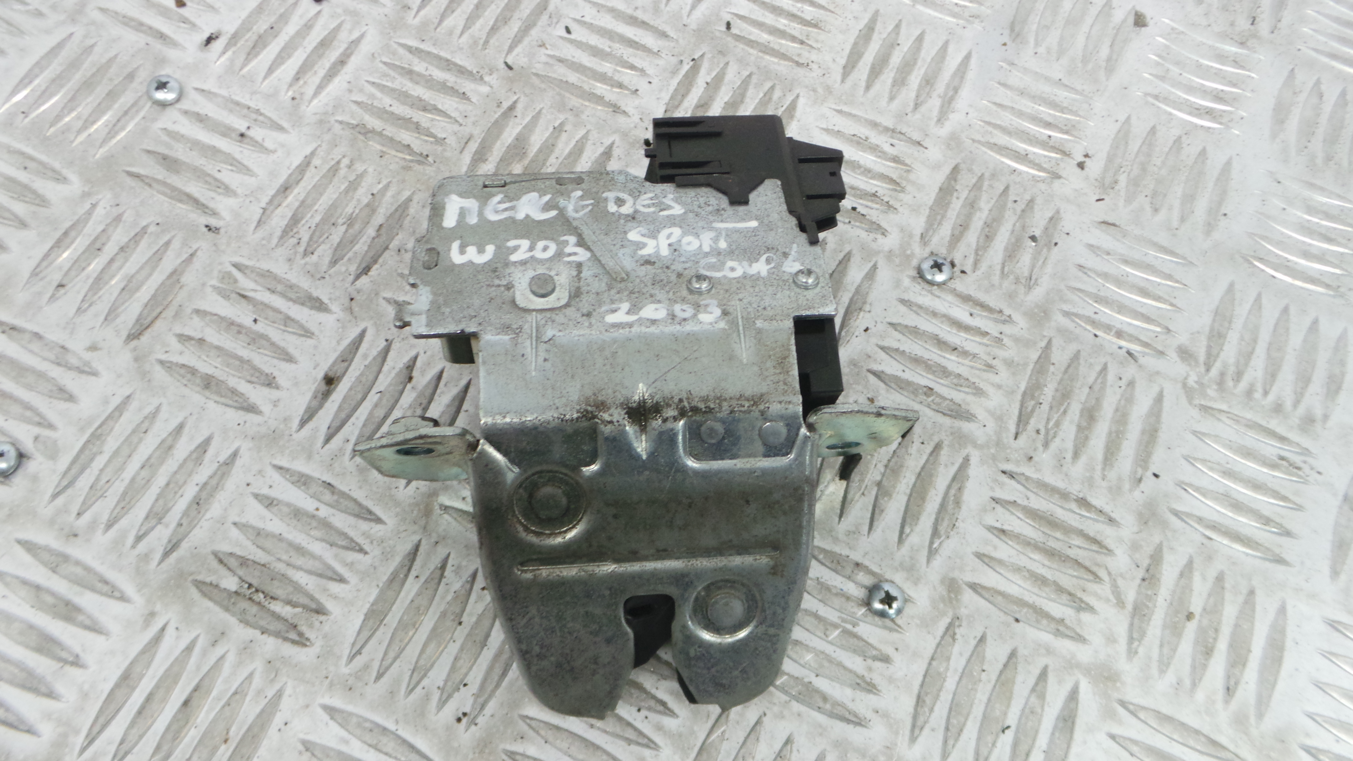 Fecho Mala  A2037400235 - MERCEDES-BENZ C-CLASS Coupé (CL203), C-CLASS Coupe Sport (CL203), C-CLASS-33184890