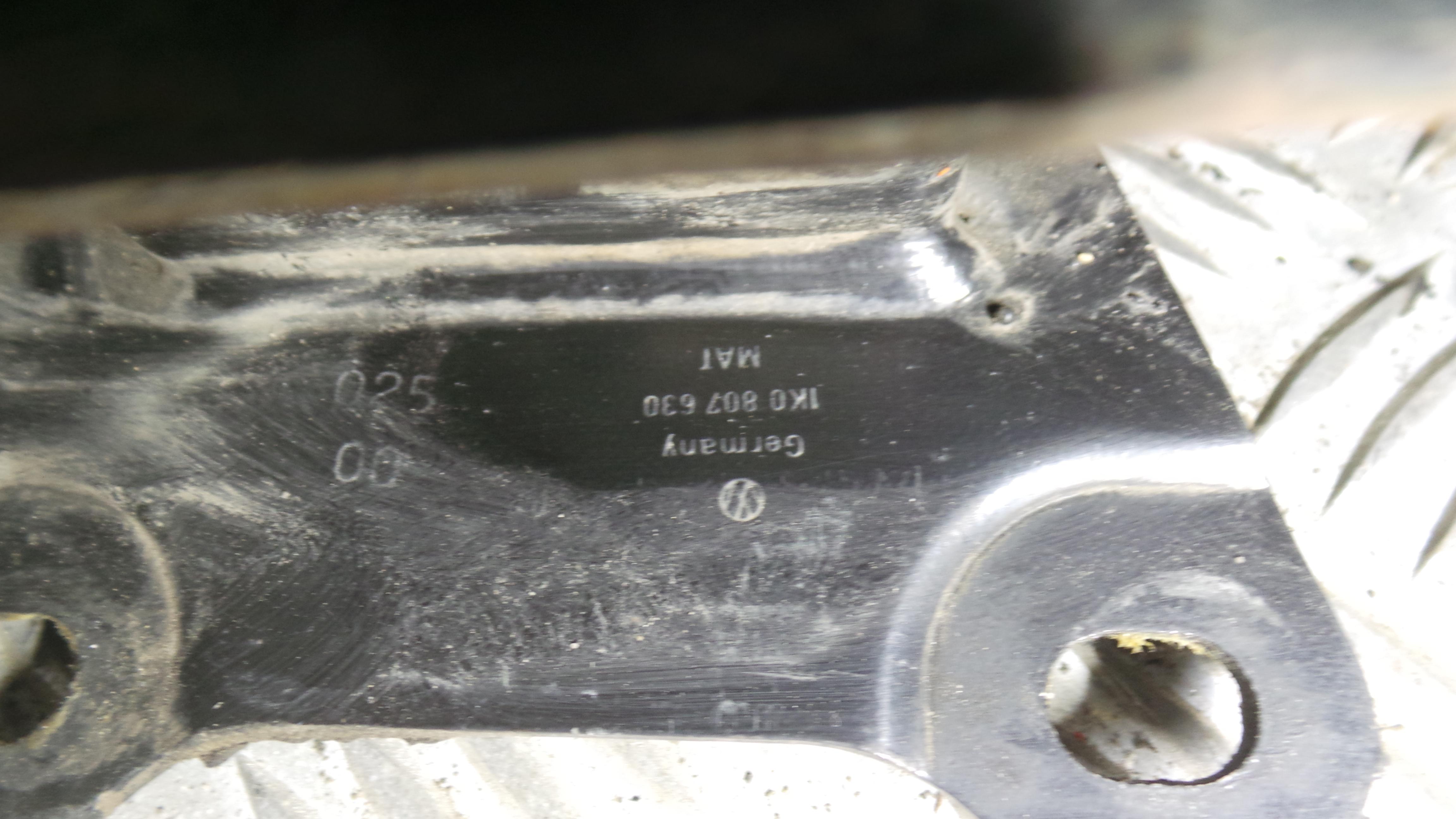 Reforco do Para Choques Traseiro 1K0807630 - VW GOLF V (1K1)-33185169