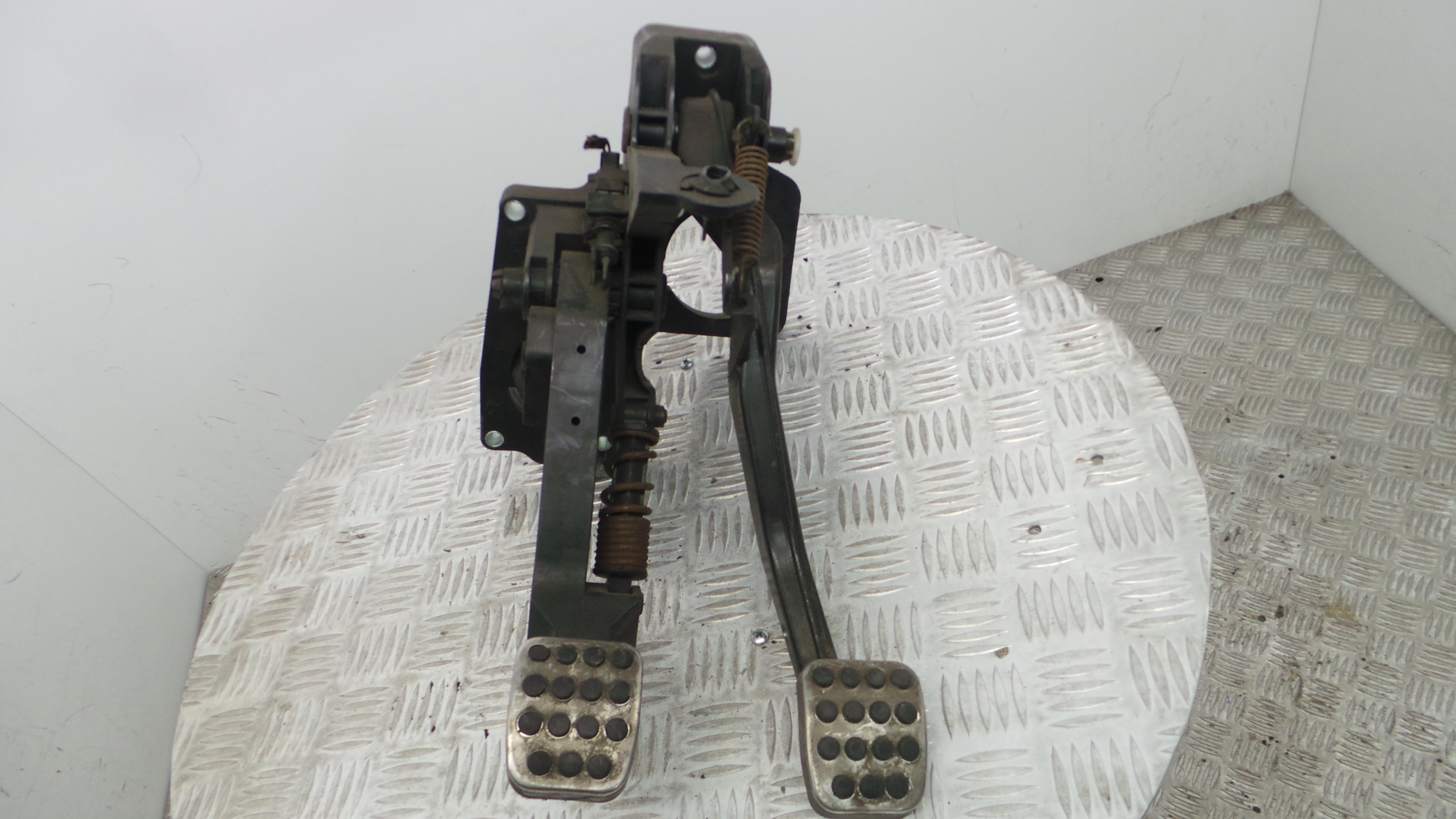 Pedal do Travão A1692902401 - MERCEDES-BENZ B-CLASS Sports Tourer (W245)-33185595