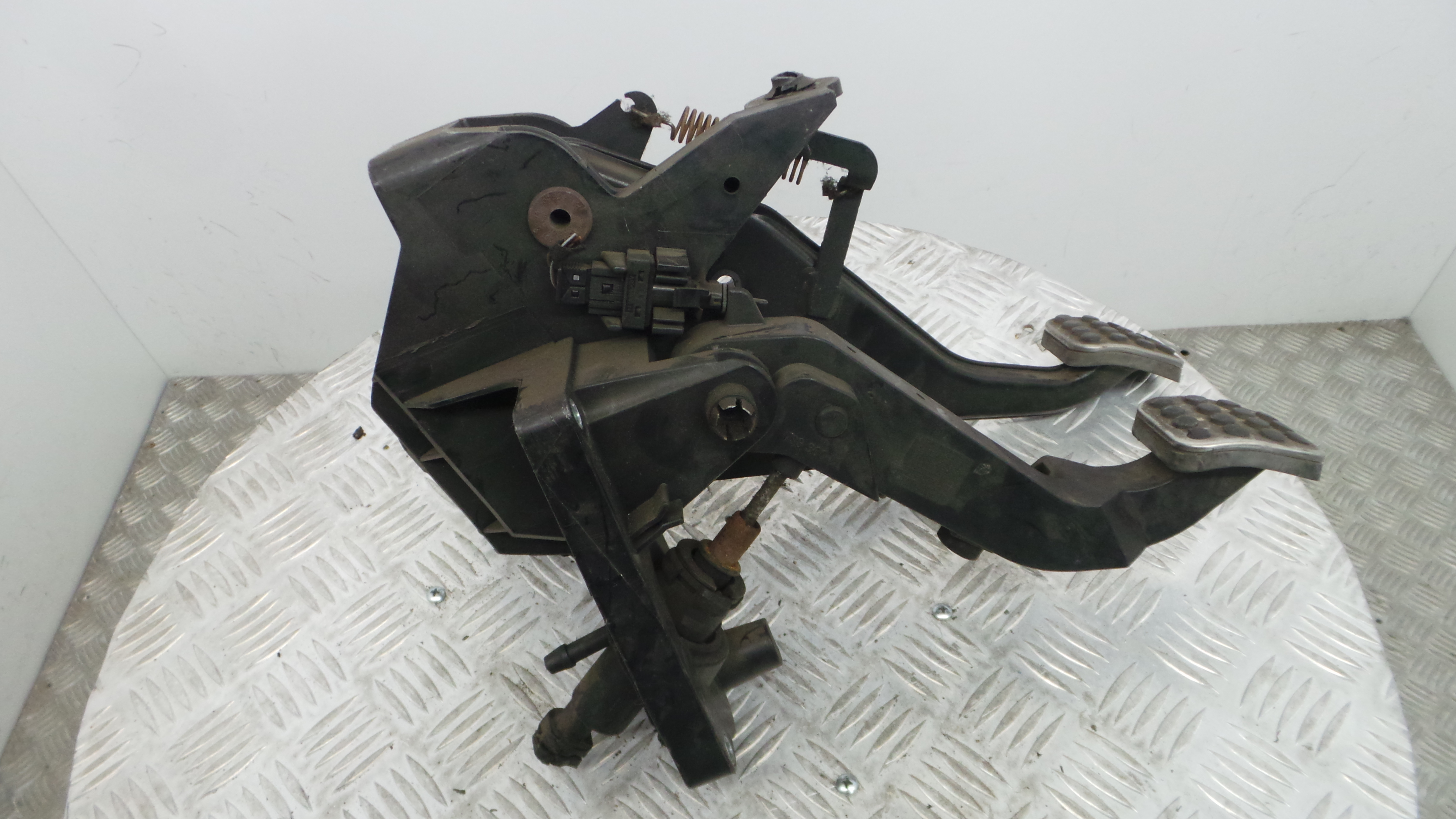 Pedal do Travão A1692902401 - MERCEDES-BENZ B-CLASS Sports Tourer (W245)-33185595