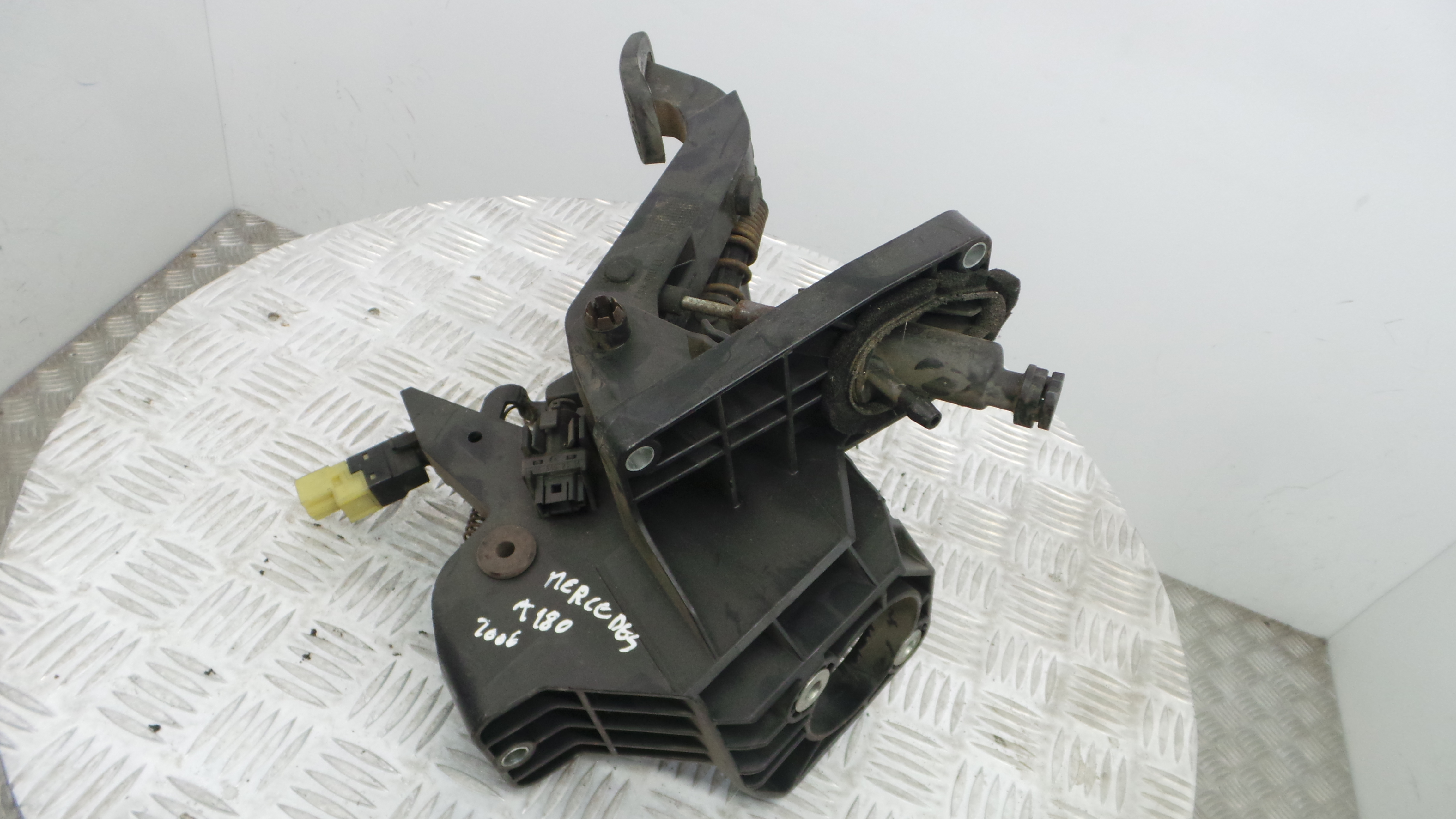 Pedal do Travão A1692900901 - MERCEDES-BENZ A-CLASS (W169)-33185601