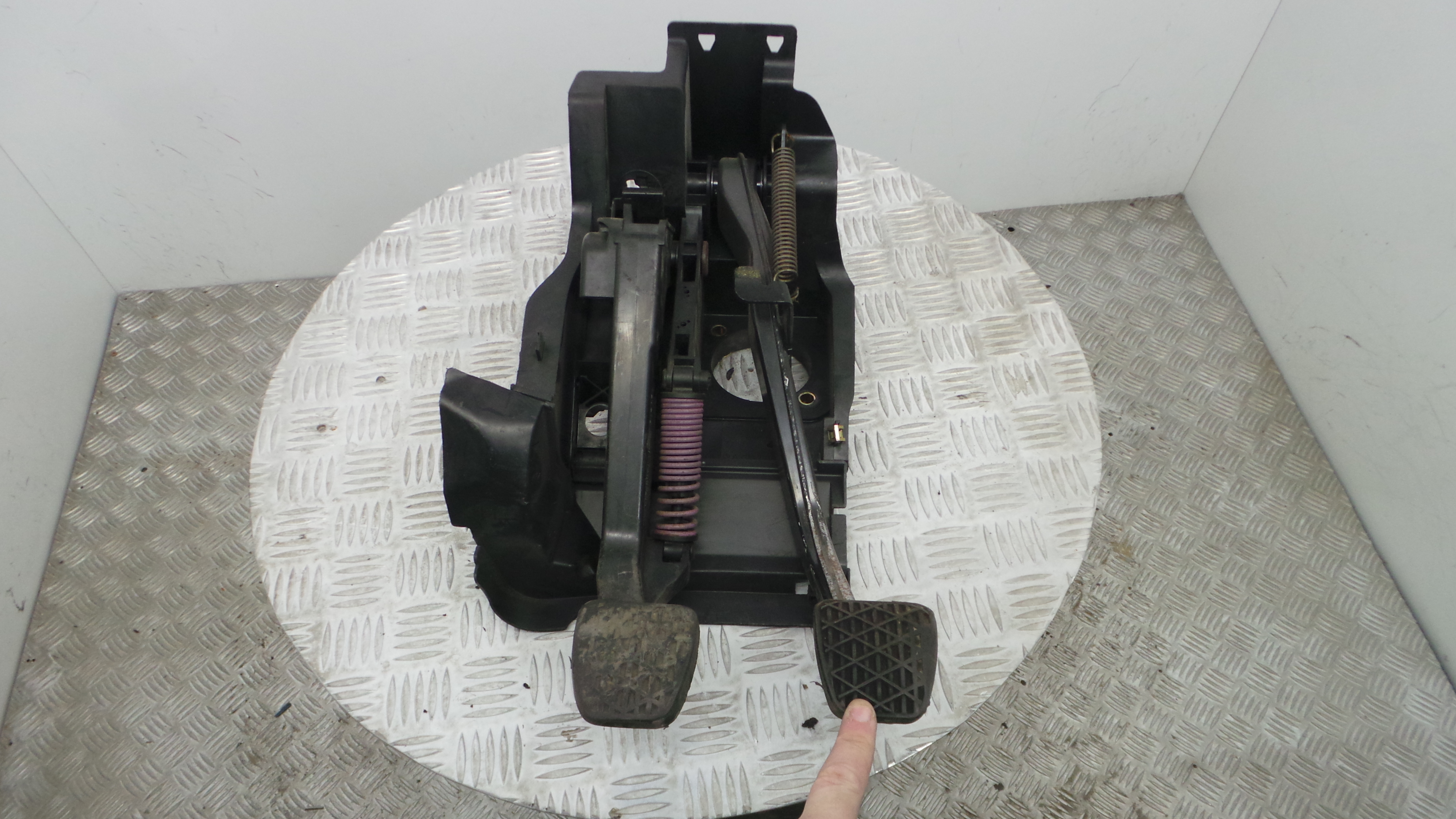 Pedal de Embraiagem A2032904701 - MERCEDES-BENZ C-CLASS (W203)-33185607