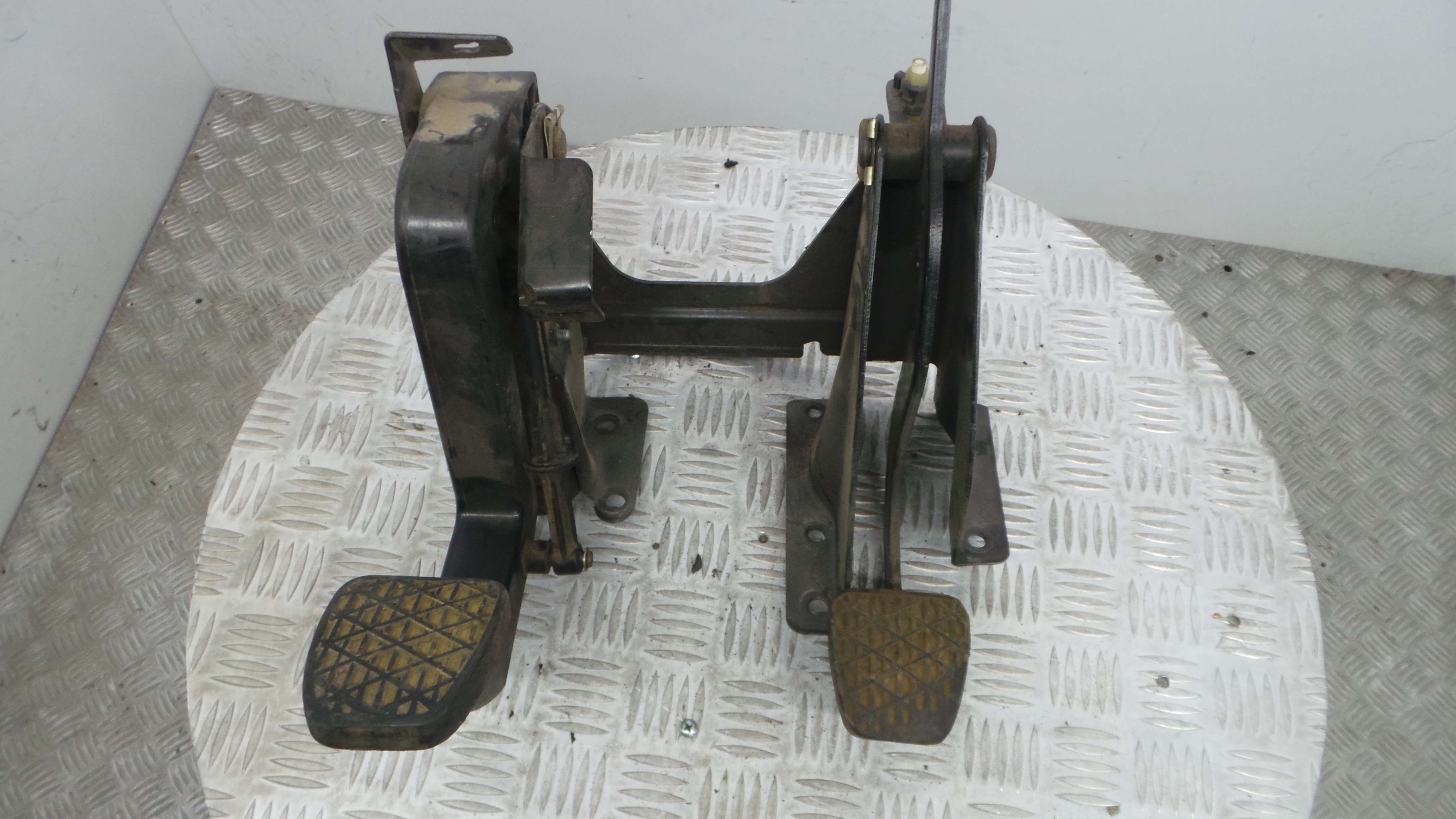 Pedal de Embraiagem A6382900416 - MERCEDES-BENZ VITO Caixa (W638)-33185610