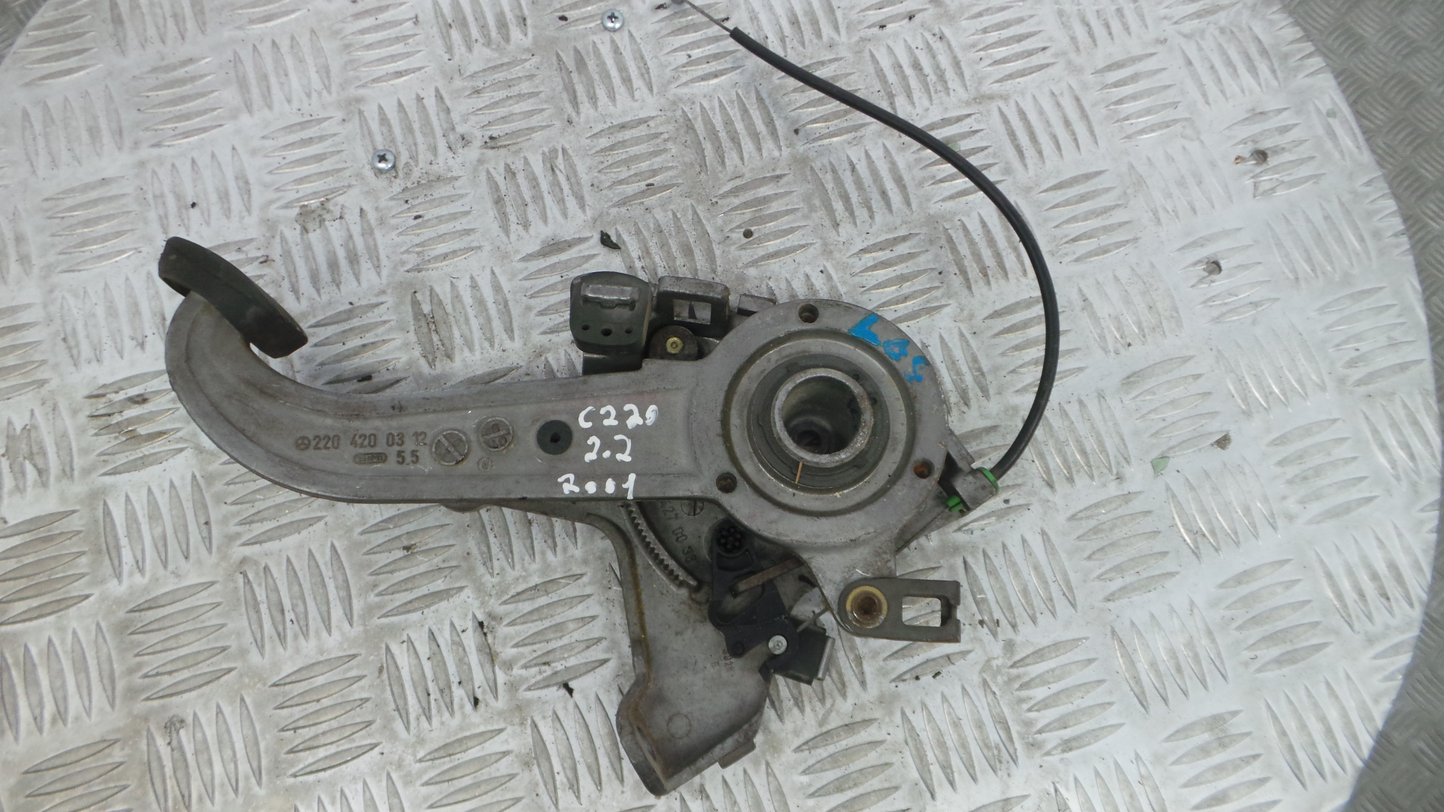 Travão de Estacionamento / Parque 2204200312 - MERCEDES-BENZ C-CLASS (W203)-33185627