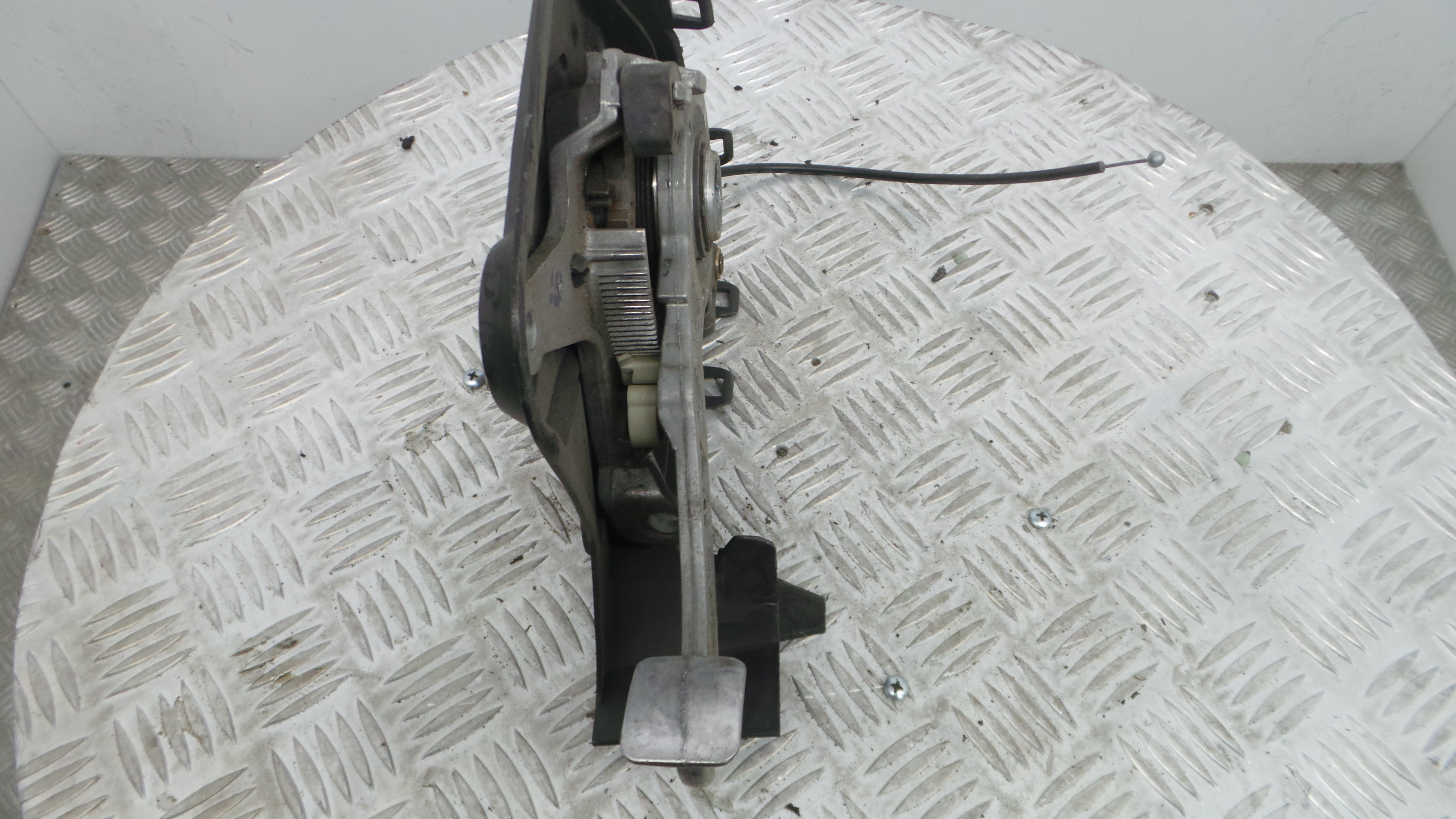 Travão de Estacionamento / Parque 209420004 - MERCEDES-BENZ C-CLASS (W203)-33185639