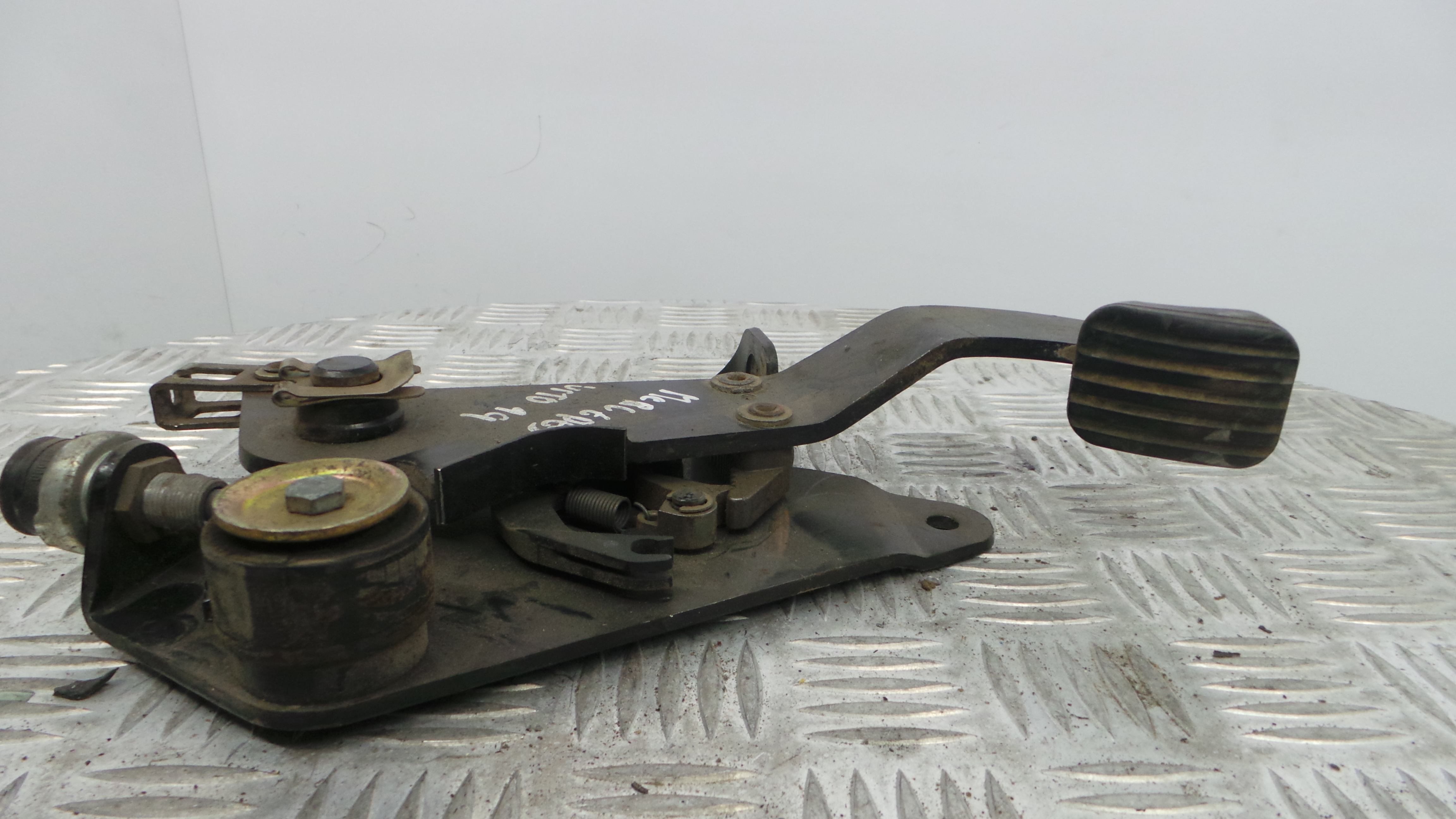 Travão de Estacionamento / Parque - MERCEDES-BENZ VITO Caixa (W638)-33185648