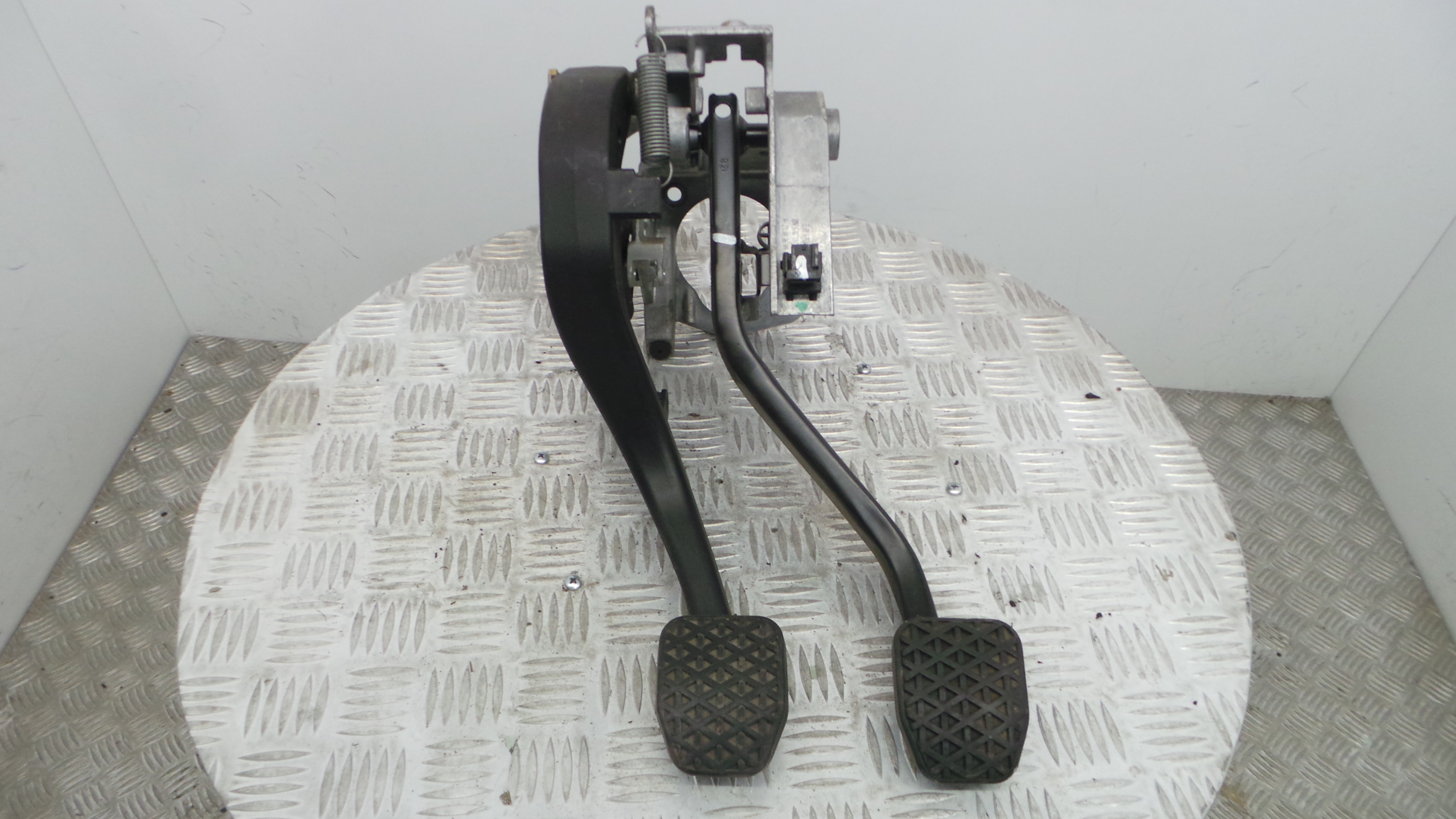 Pedal do Travão 35.00-6751665 - BMW 1 (E87)-33185745 Pedal do Travão 35.00-6751665 - BMW 1 (E87)-33185745