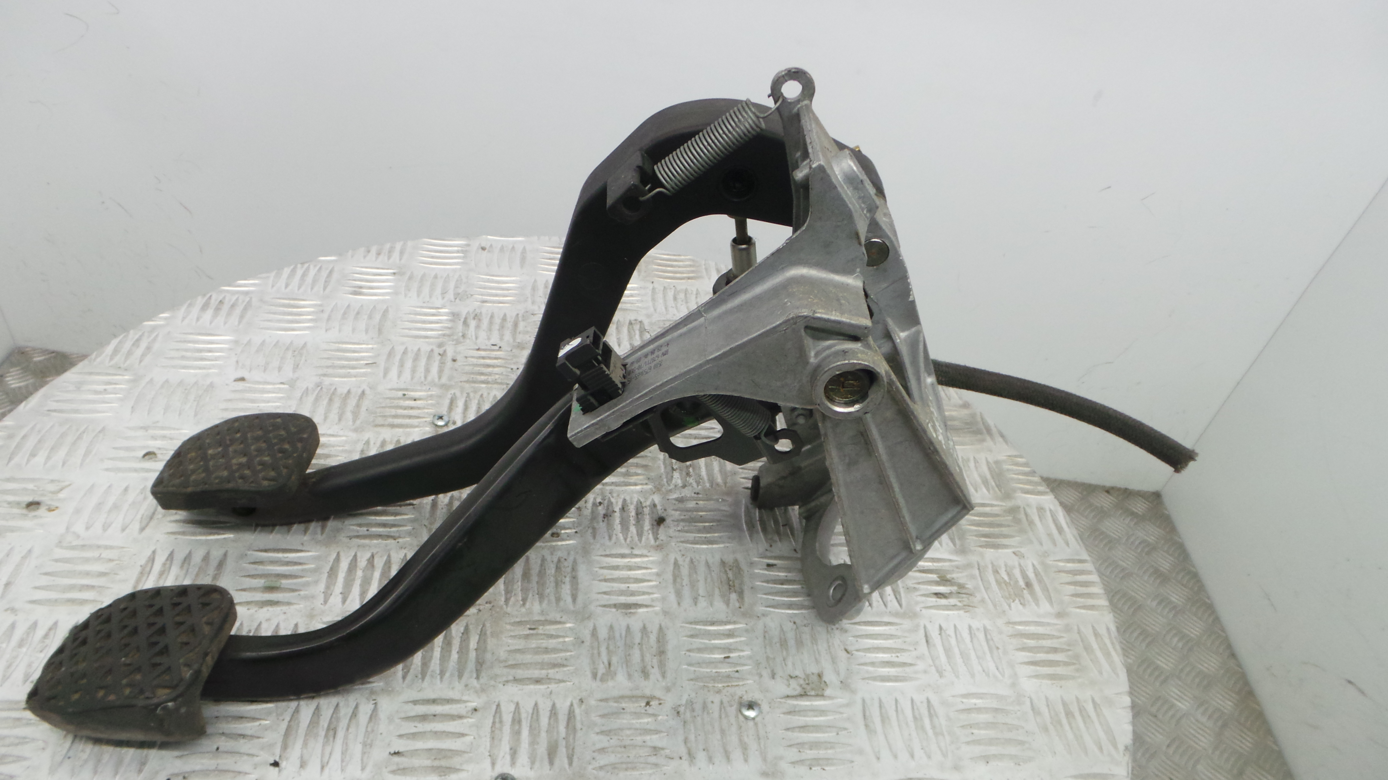 Pedal do Travão 35.00-6751665 - BMW 1 (E87)-33185745