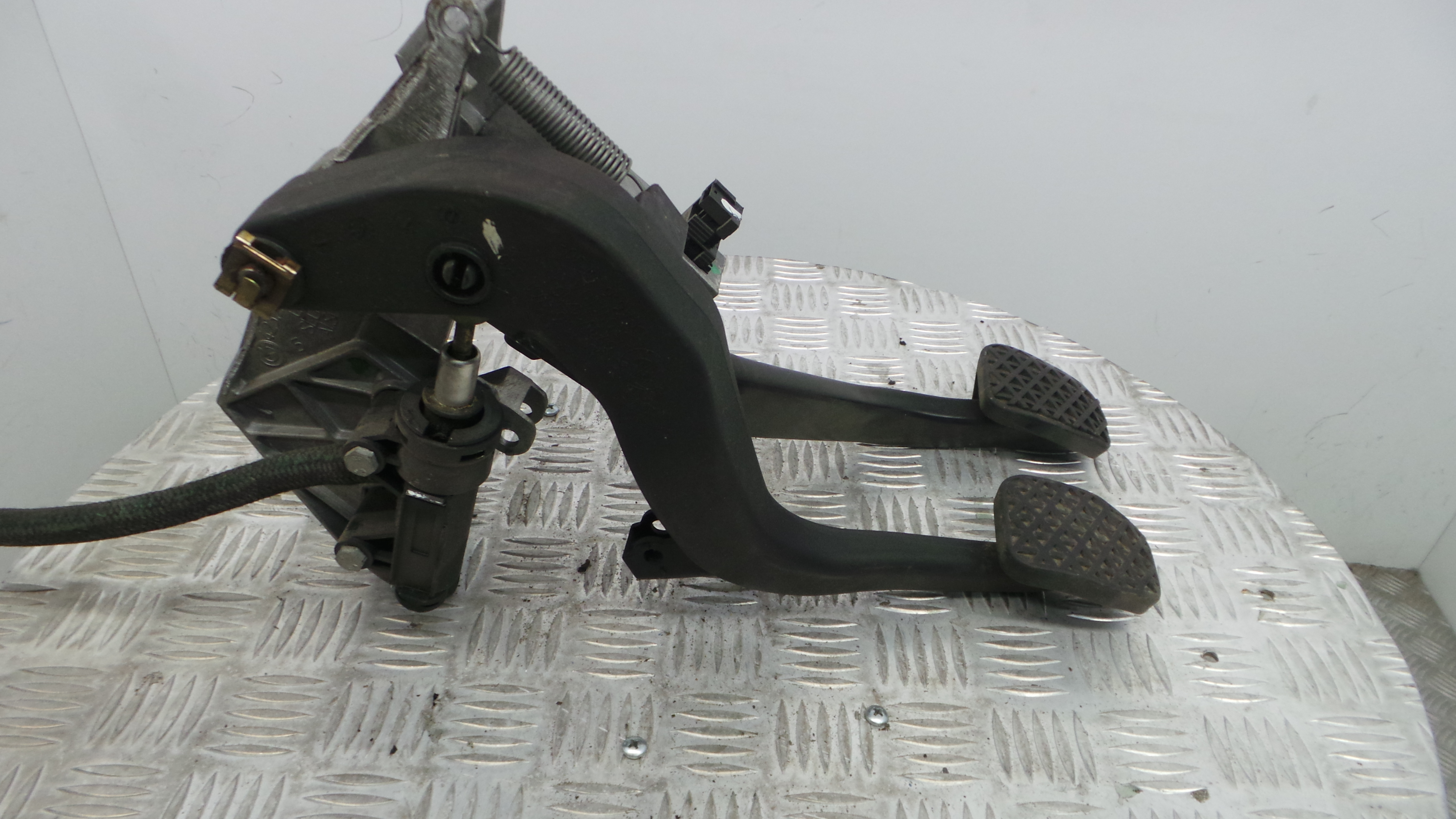 Pedal do Travão 35.00-6751665 - BMW 1 (E87)-33185745