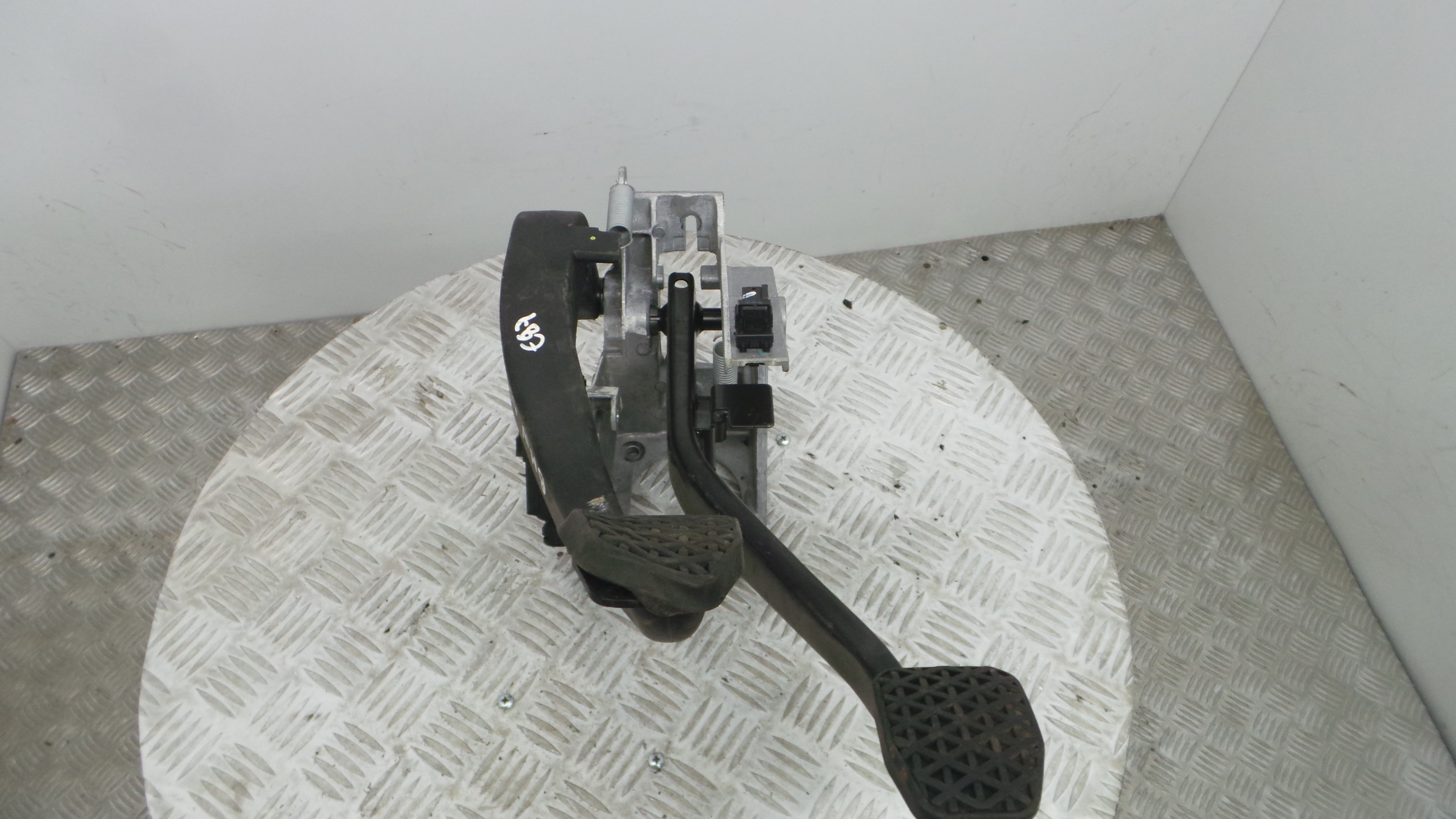 Pedal do Travão 35.00-6751665 - BMW 1 (E87)-33185754 Pedal do Travão 35.00-6751665 - BMW 1 (E87)-33185754