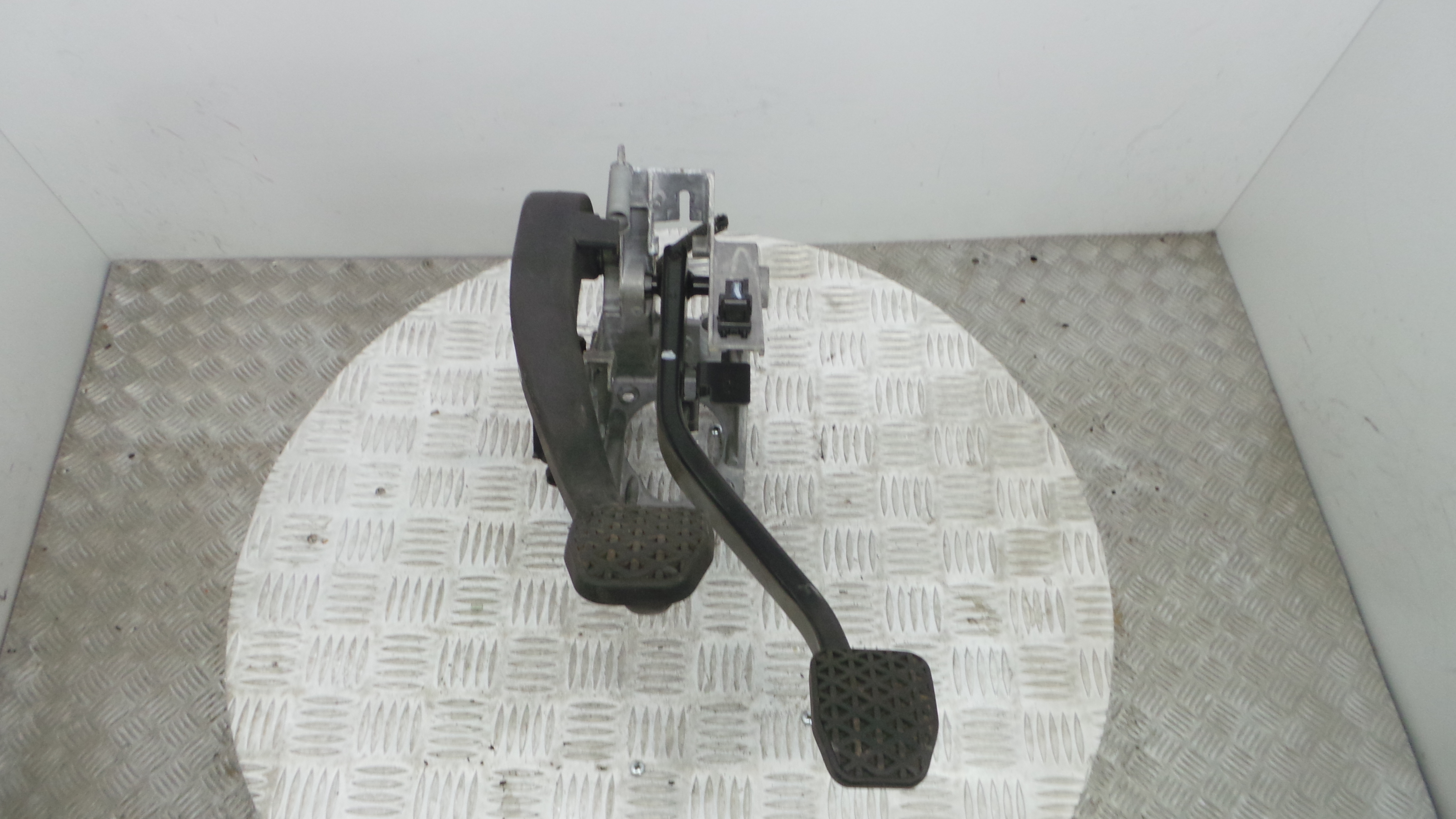 Pedal do Travão 35.31-6751665 - BMW 1 (E87)-33185769 Pedal do Travão 35.31-6751665 - BMW 1 (E87)-33185769