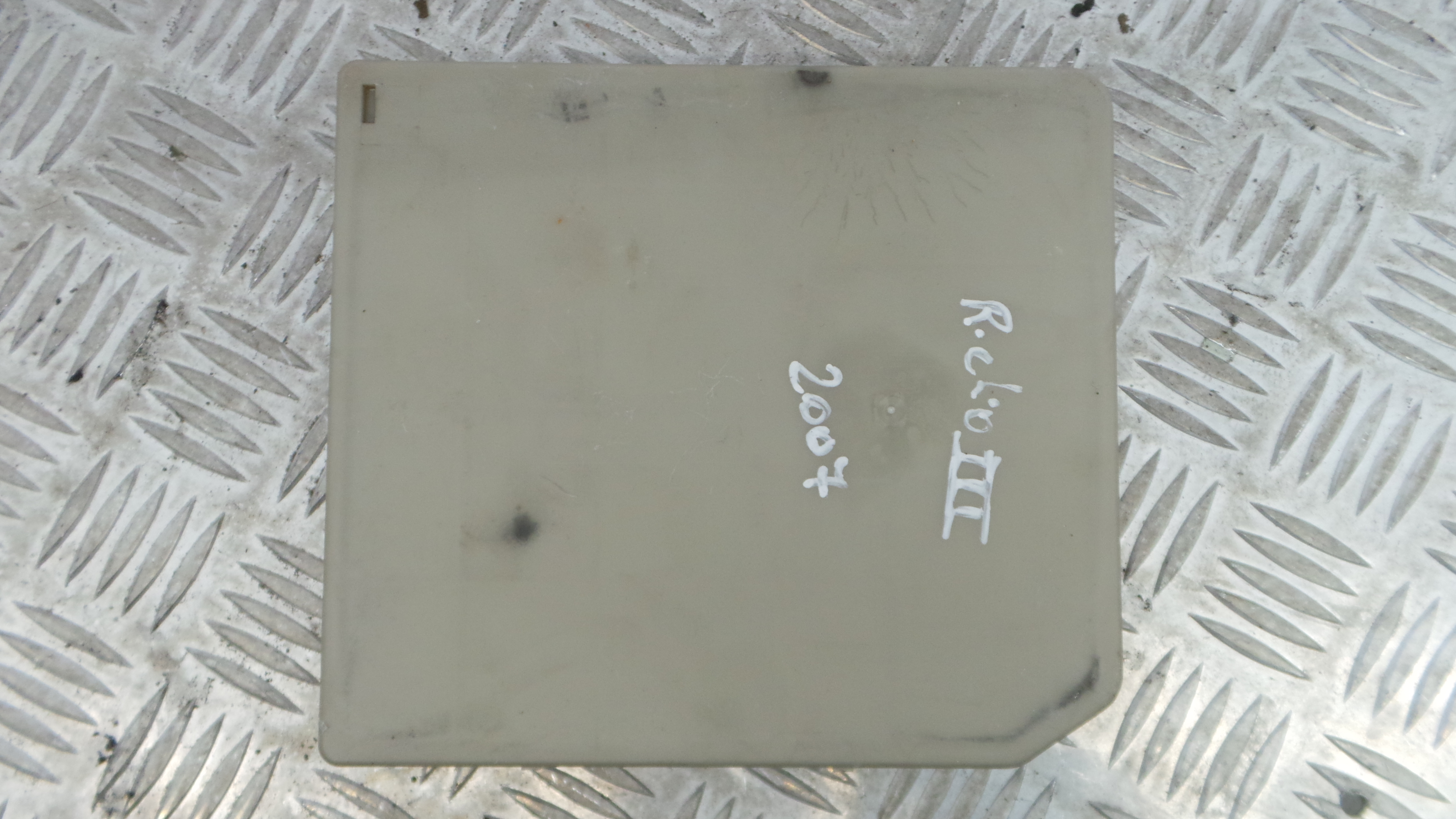 Caixa dos Fusíveis / BSI / UCH / SAM 902663A - RENAULT CLIO III (BR0/1, CR0/1)-33186360