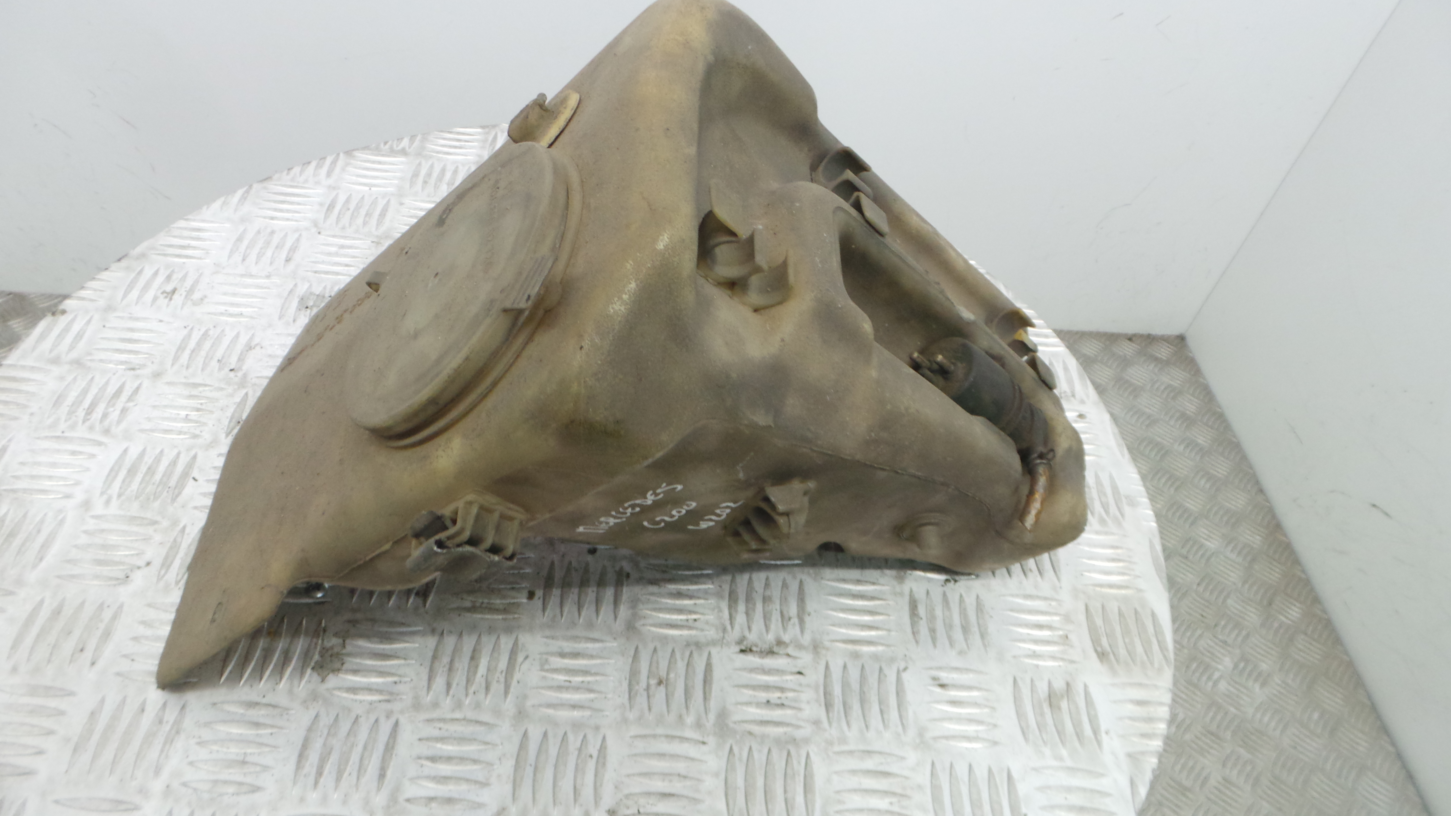 Depósito De Água Do Limpa-vidros 2028690020 - MERCEDES-BENZ C-CLASS (W202)-33187633