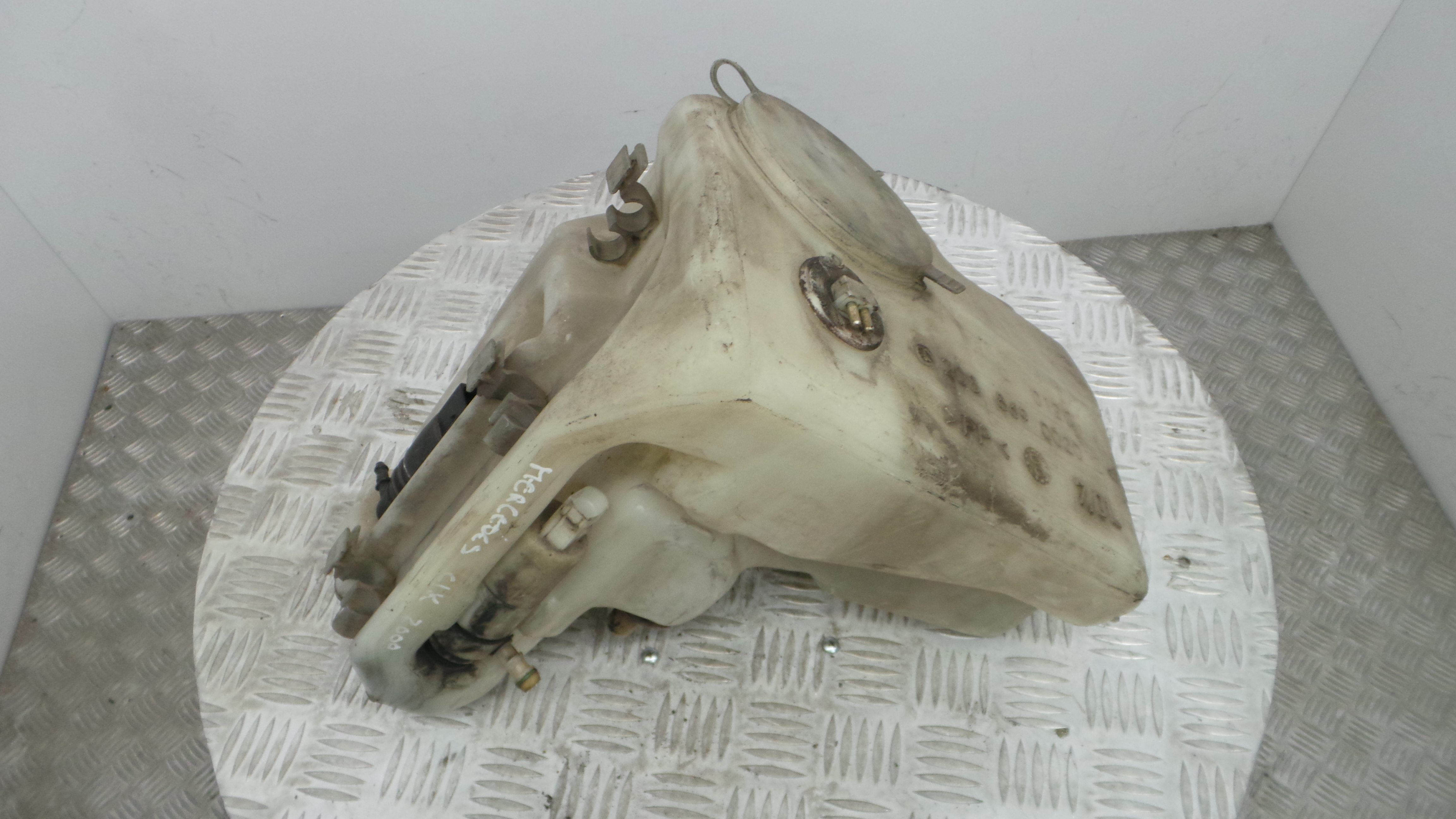 Depósito De Água Do Limpa-vidros 2088690020 - MERCEDES-BENZ CLK (C208)-33187639