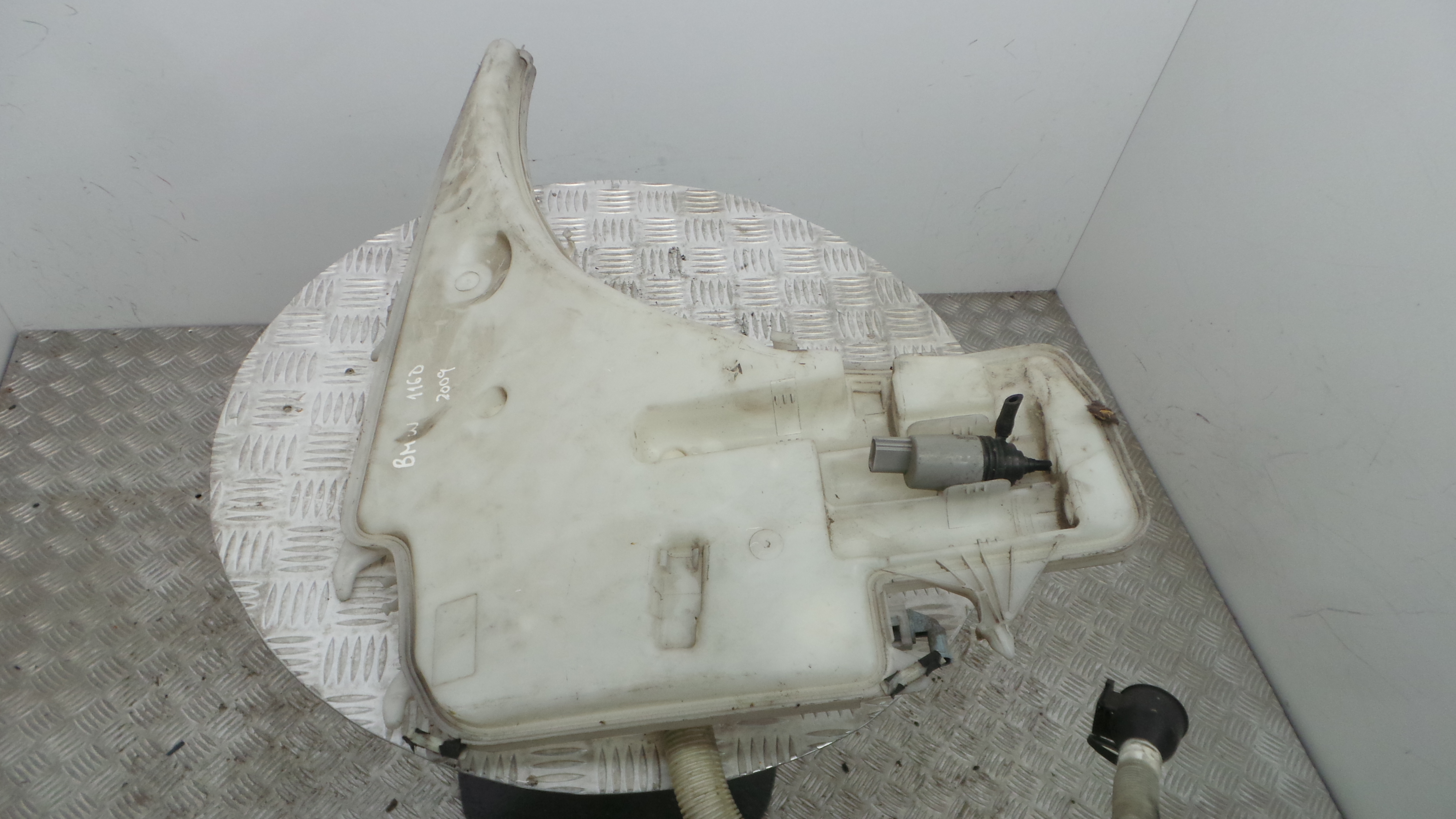 Depósito De Água Do Limpa-vidros 7229535 - BMW 1 (E87)-33187666