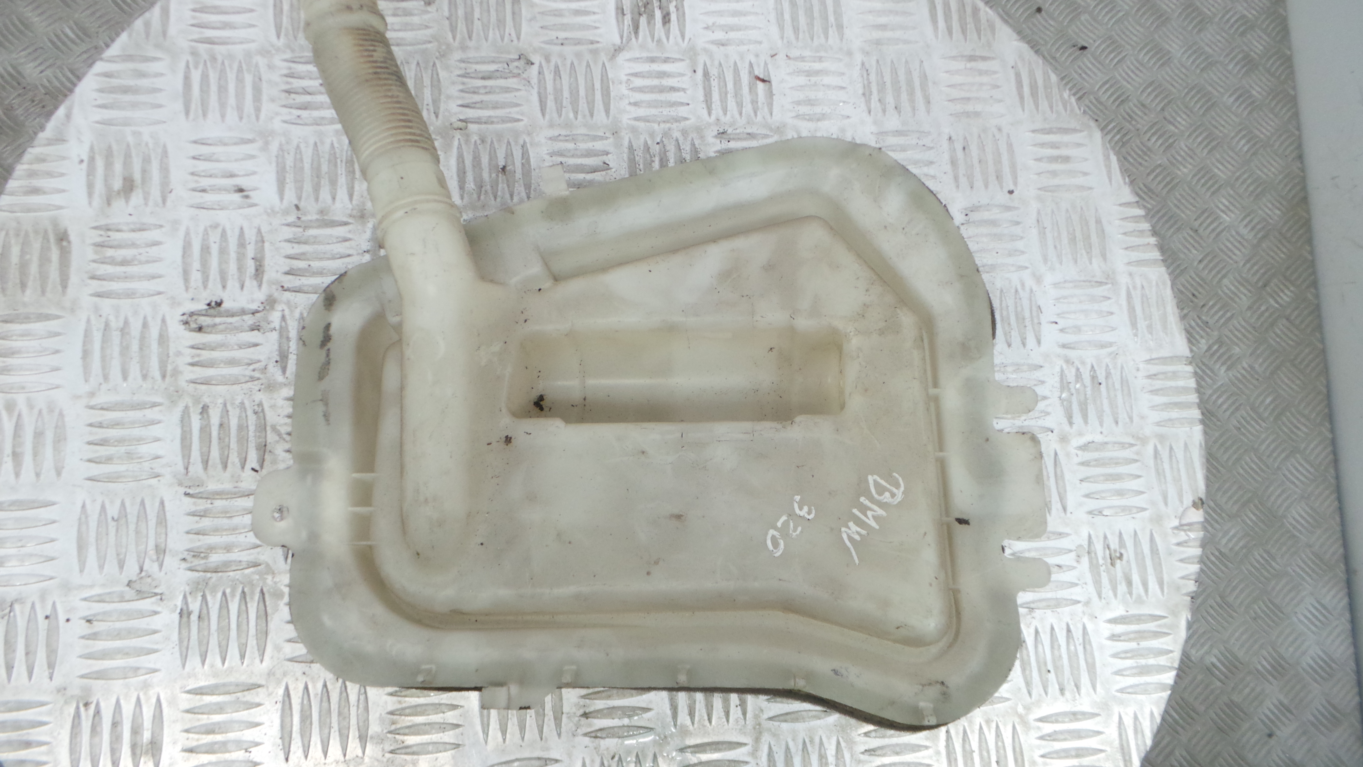 Depósito De Água Do Limpa-vidros 61.68-8374557 - BMW 3 (E46)-33187675 Depósito De Água Do Limpa-vidros 61.68-8374557 - BMW 3 (E46)-33187675