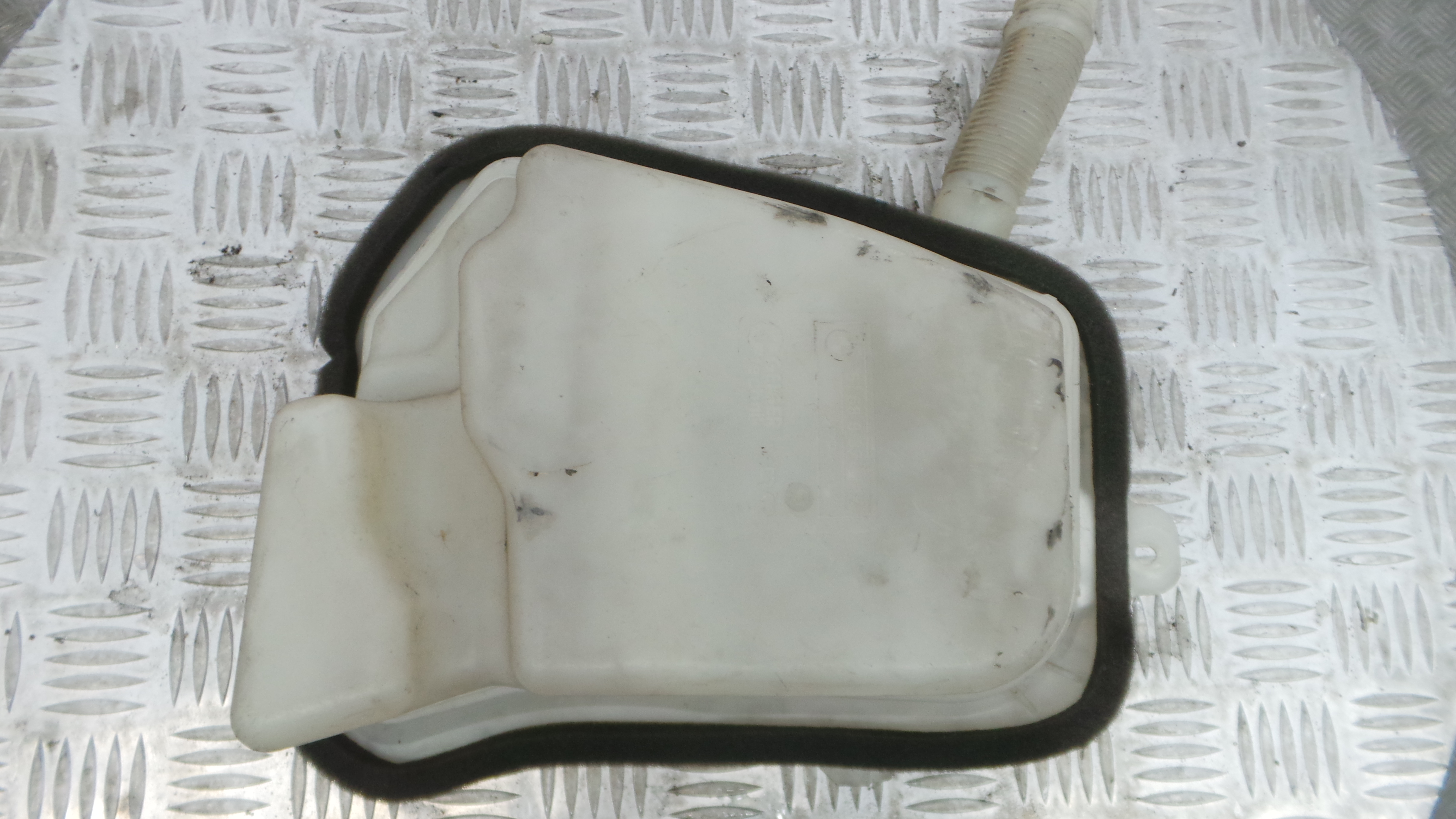 Depósito De Água Do Limpa-vidros 61.68-8374557 - BMW 3 (E46)-33187675