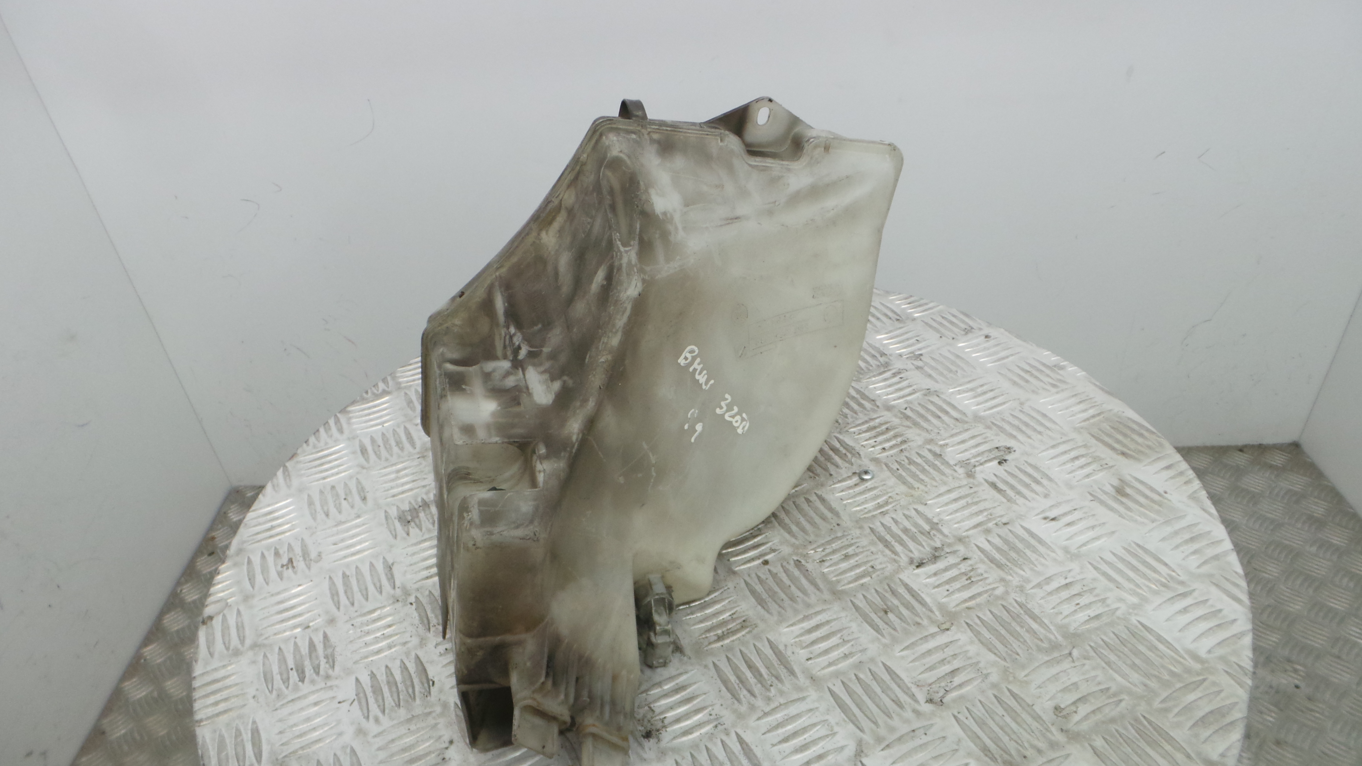 Depósito De Água Do Limpa-vidros 61.67-8362808 - BMW 3 (E46)-33187681