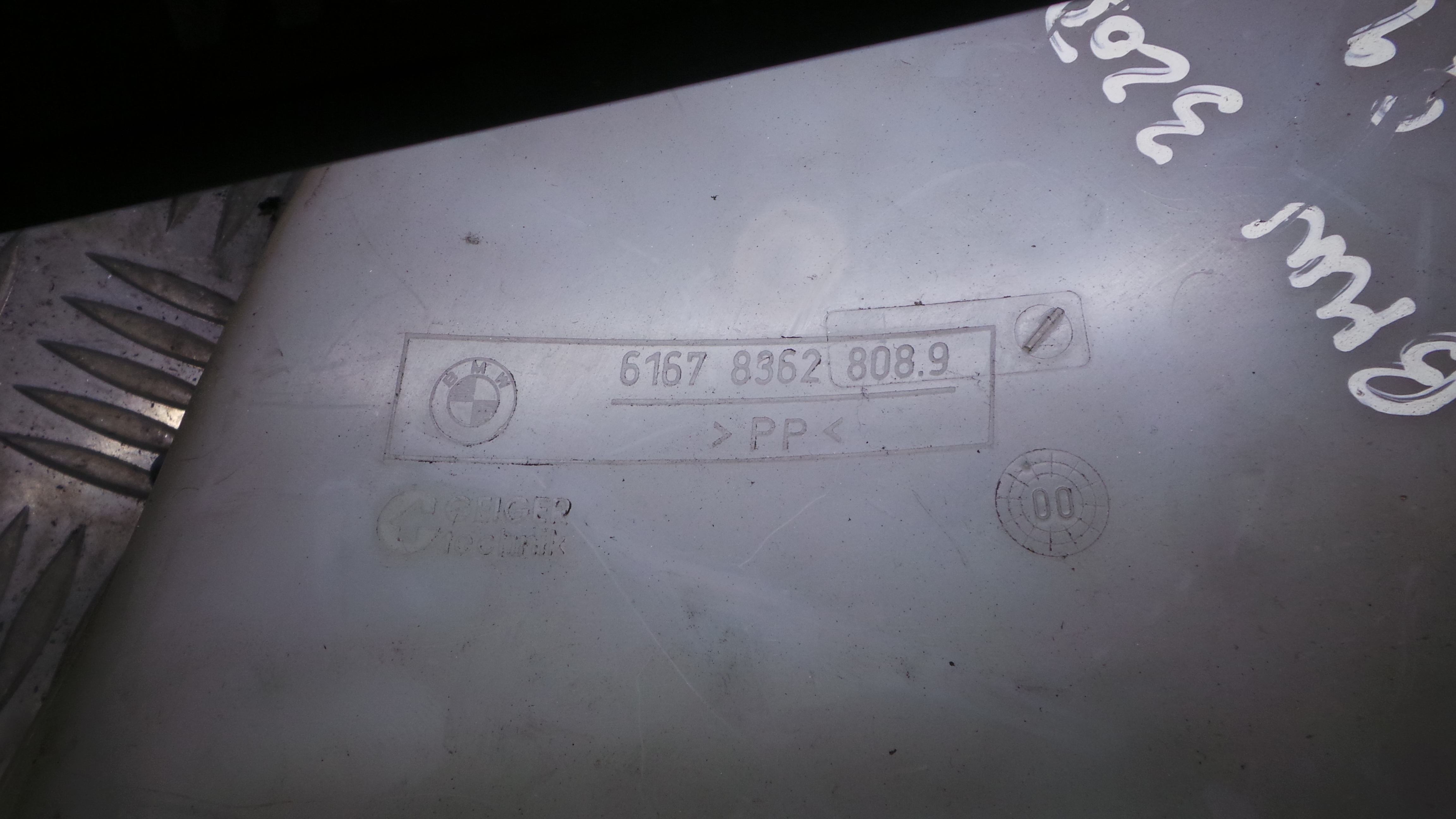 Depósito De Água Do Limpa-vidros 61.67-8362808 - BMW 3 (E46)-33187681