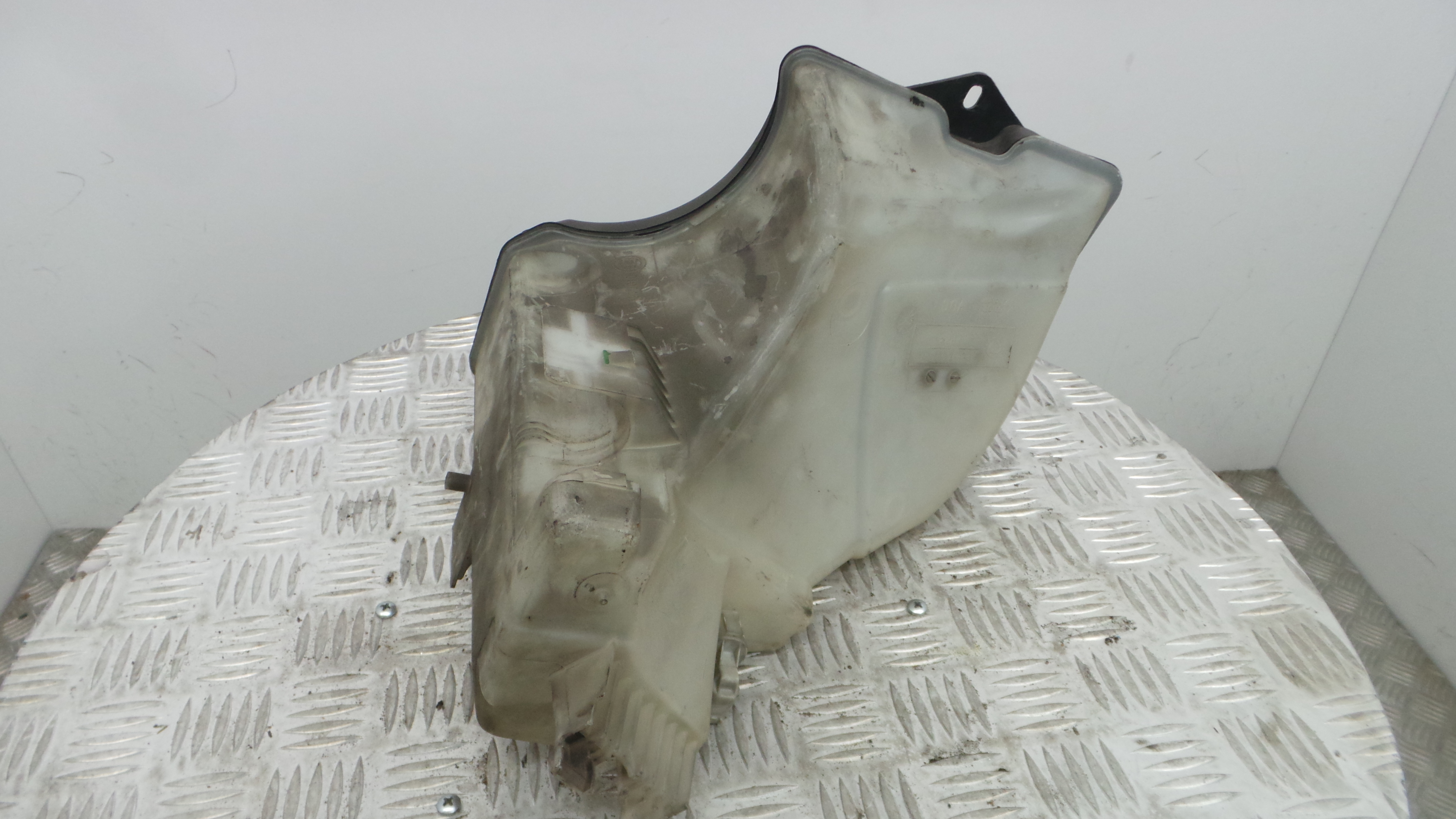 Depósito De Água Do Limpa-vidros 61.66-7007970 - BMW 3 (E46)-33187684