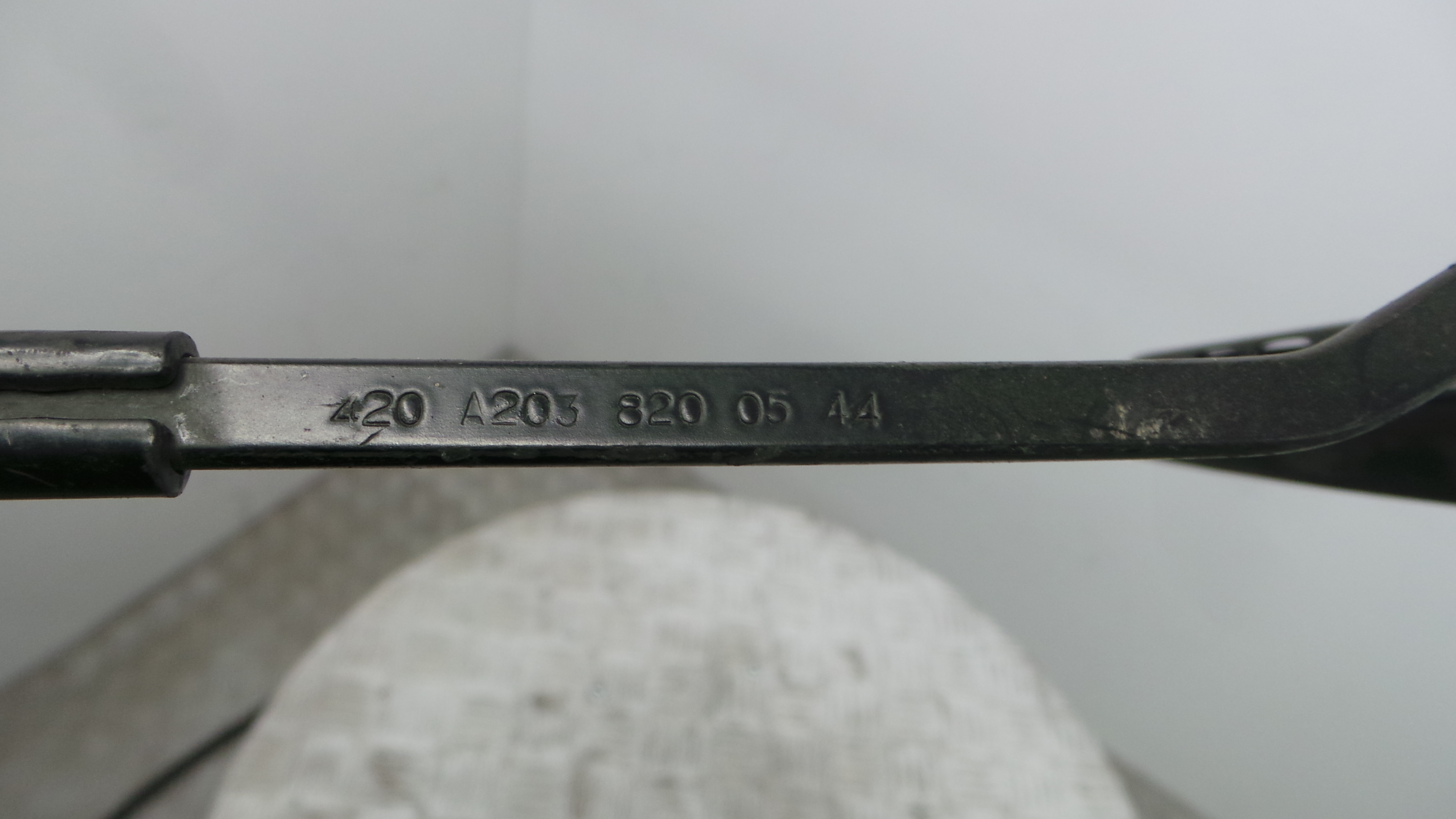 Braço Esquerdo Limpa Para Brisas A2038200544 - MERCEDES-BENZ C-CLASS (W203)-33188003