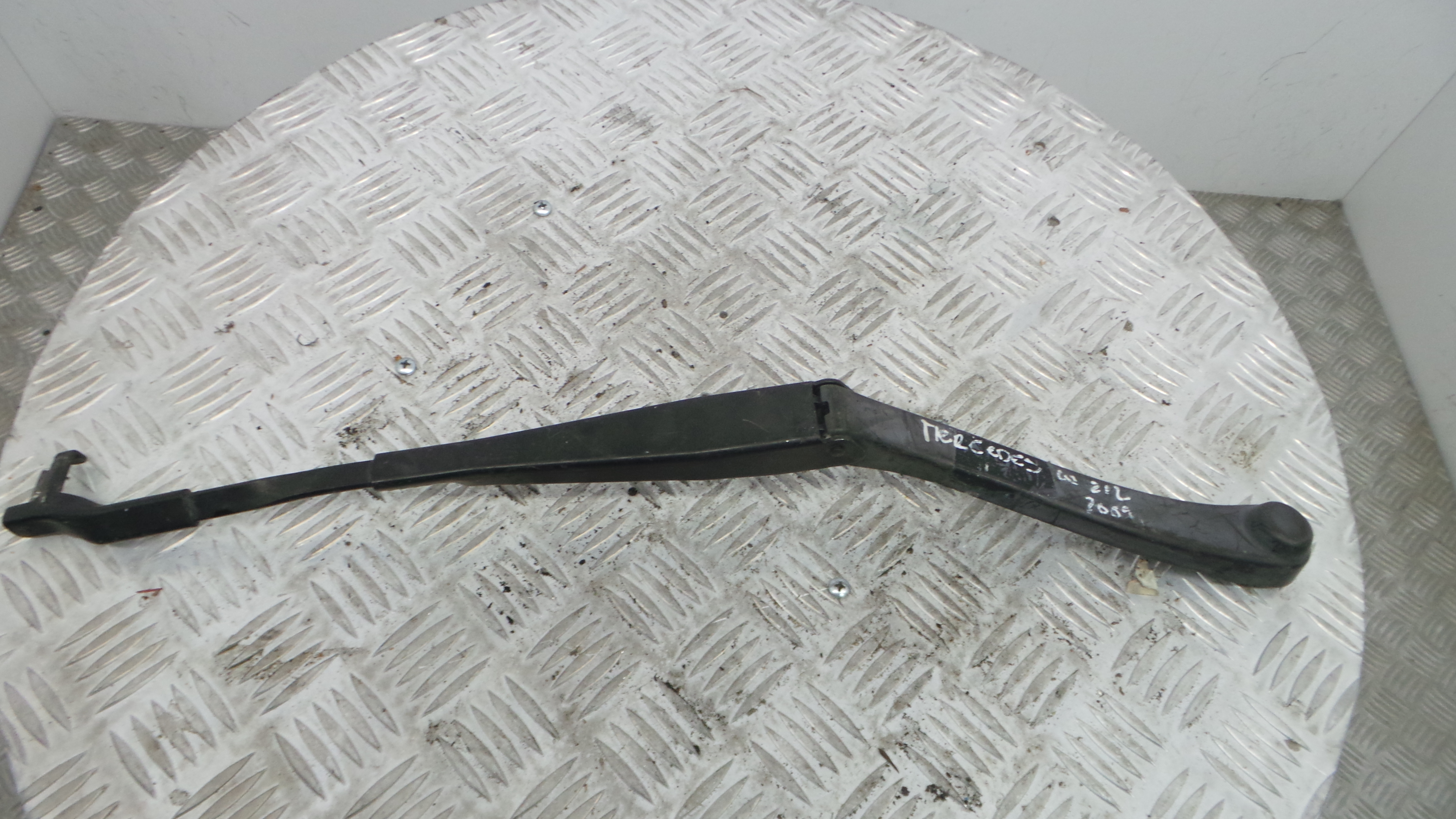 Braço Esquerdo Limpa Para Brisas A2128201344 - MERCEDES-BENZ E-CLASS (W212)-33188006