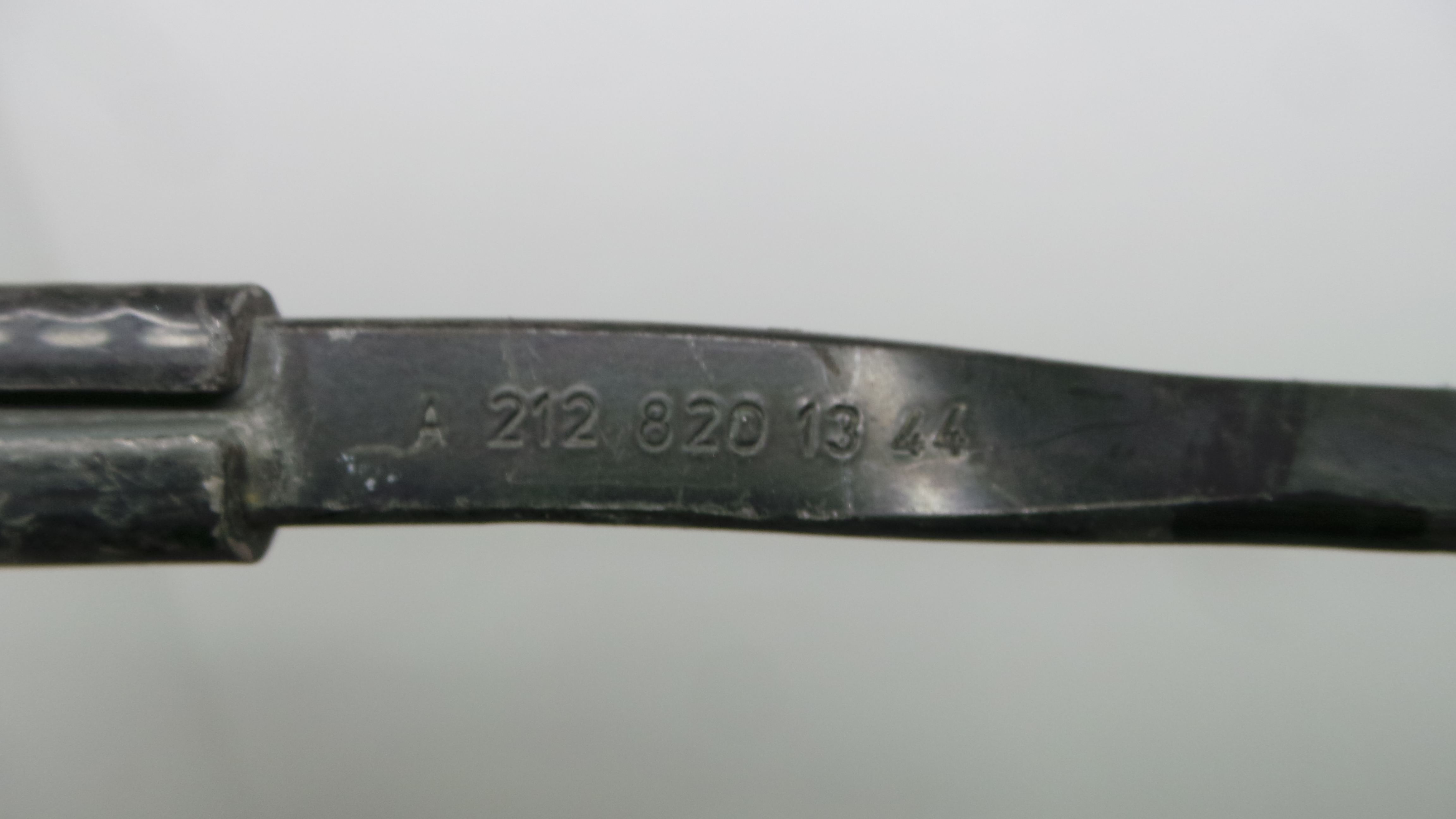 Braço Esquerdo Limpa Para Brisas A2128201344 - MERCEDES-BENZ E-CLASS (W212)-33188006