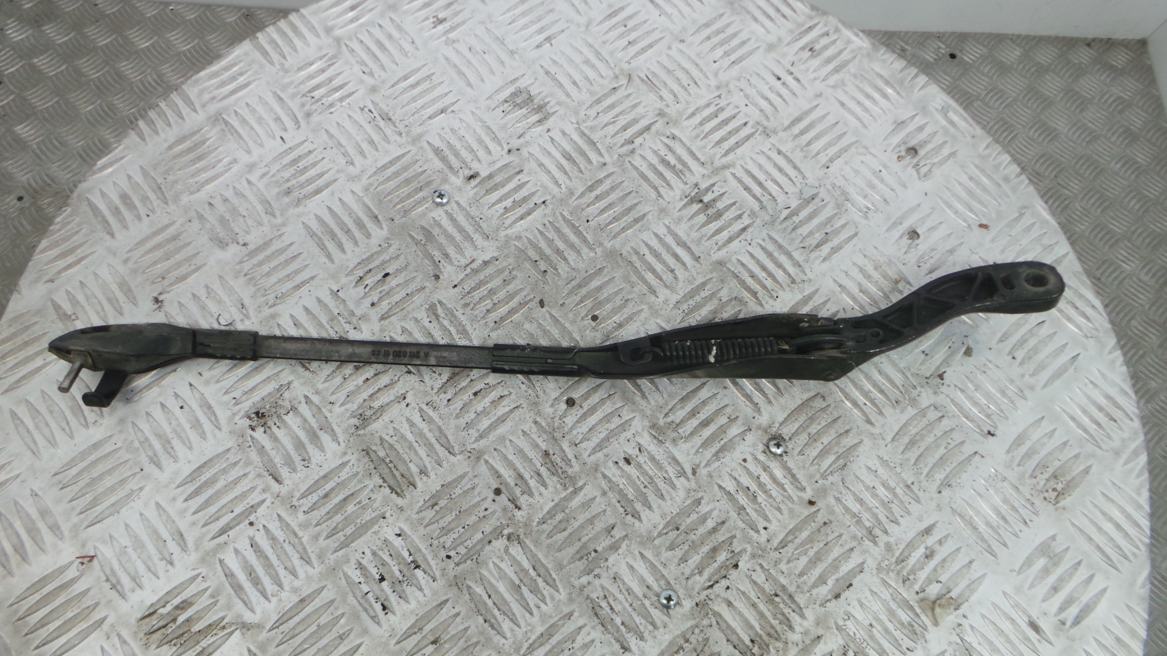 Braço Esquerdo Limpa Para Brisas A2118201144 - MERCEDES-BENZ E-CLASS (W211)-33188012