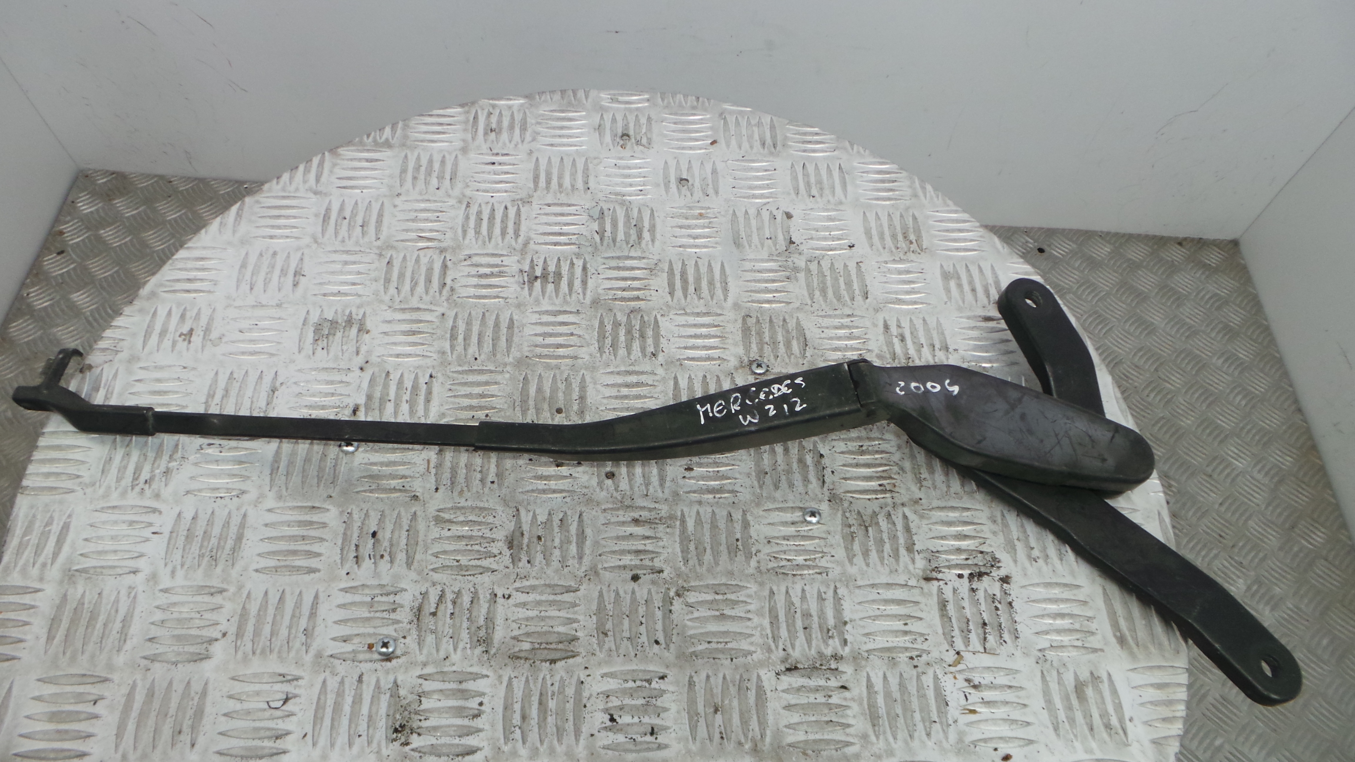 Braço Direito Limpa Para brisas A2128200944 - MERCEDES-BENZ E-CLASS (W212)-33188039