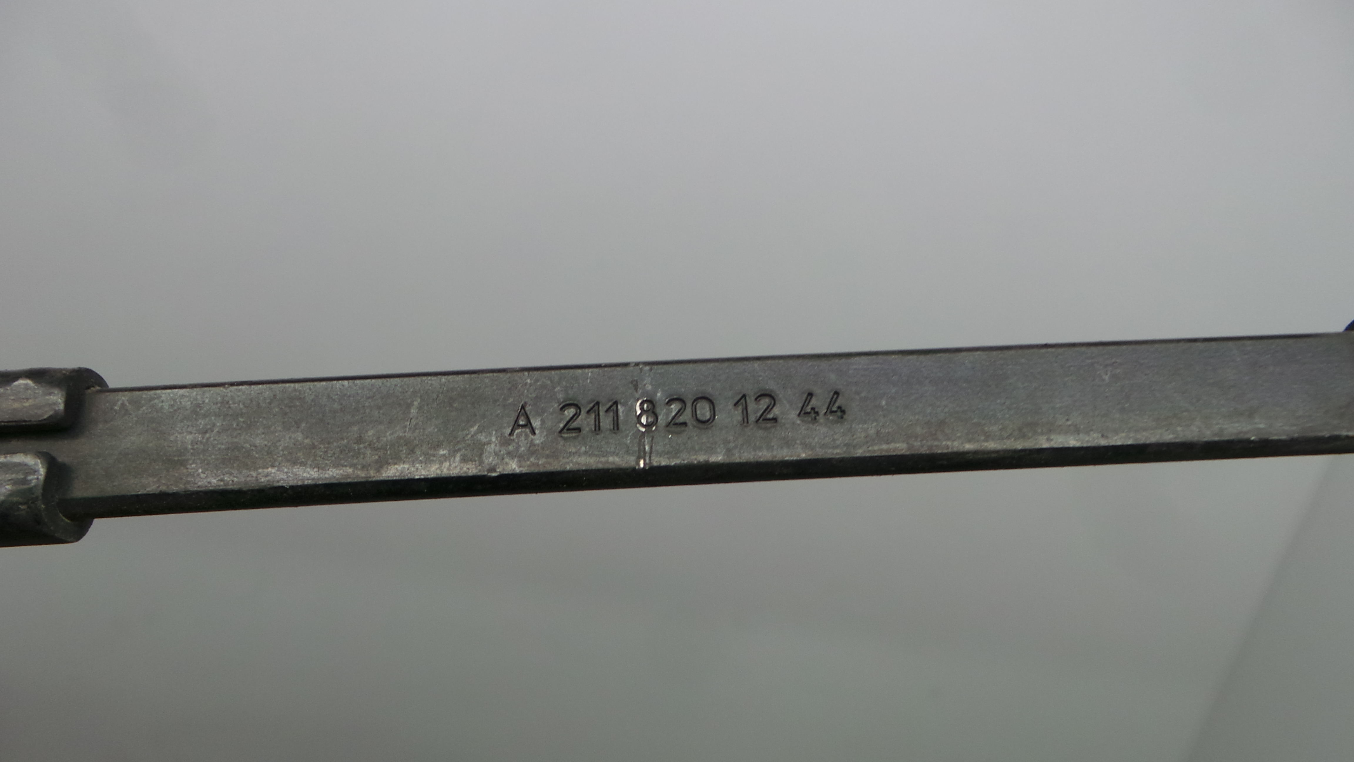 Braço Direito Limpa Para brisas A2118201244 - MERCEDES-BENZ E-CLASS (W211)-33188042