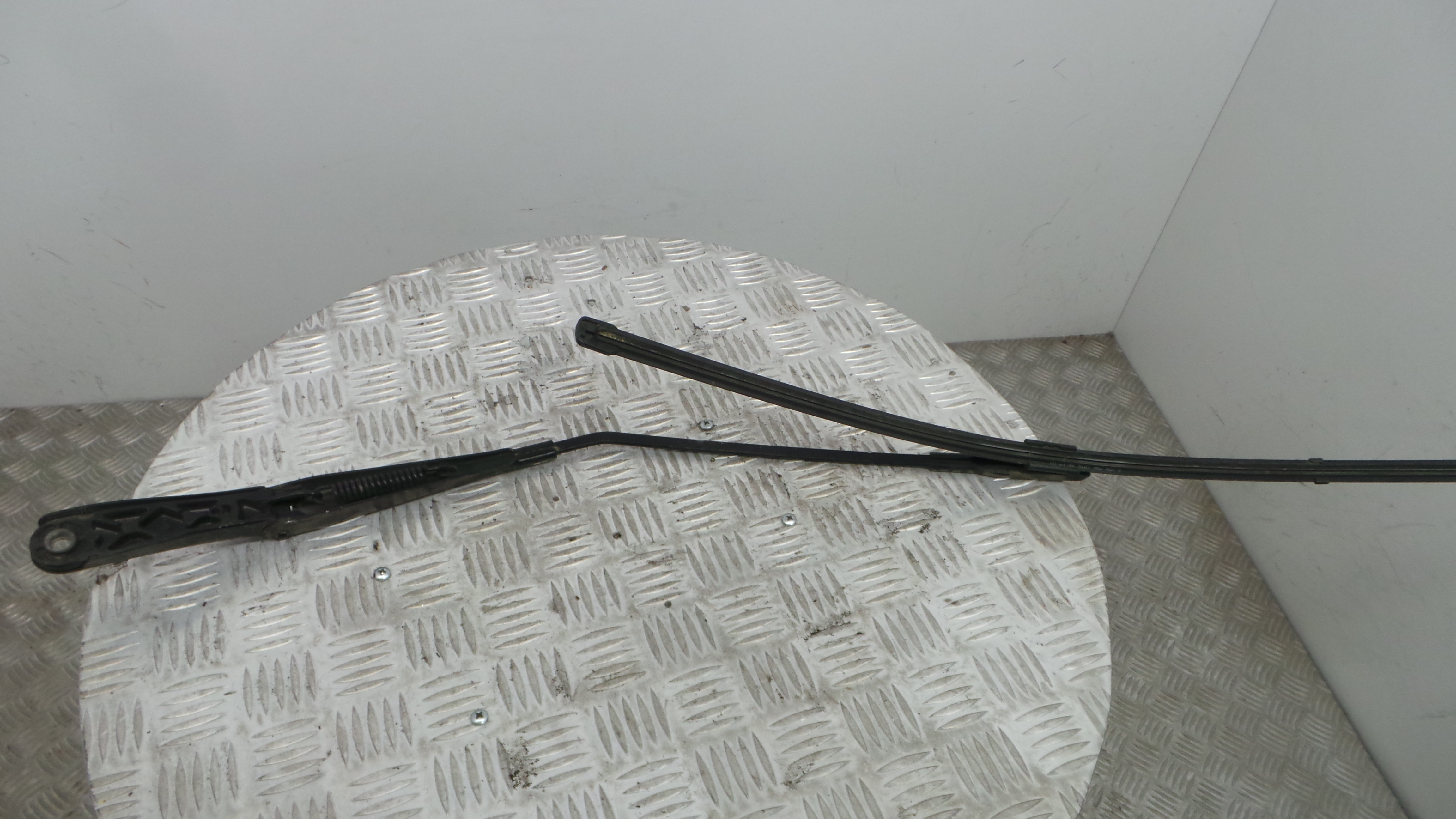 Braço Esquerdo Limpa Para Brisas A1698200140 - MERCEDES-BENZ A-CLASS (W169)-33188081