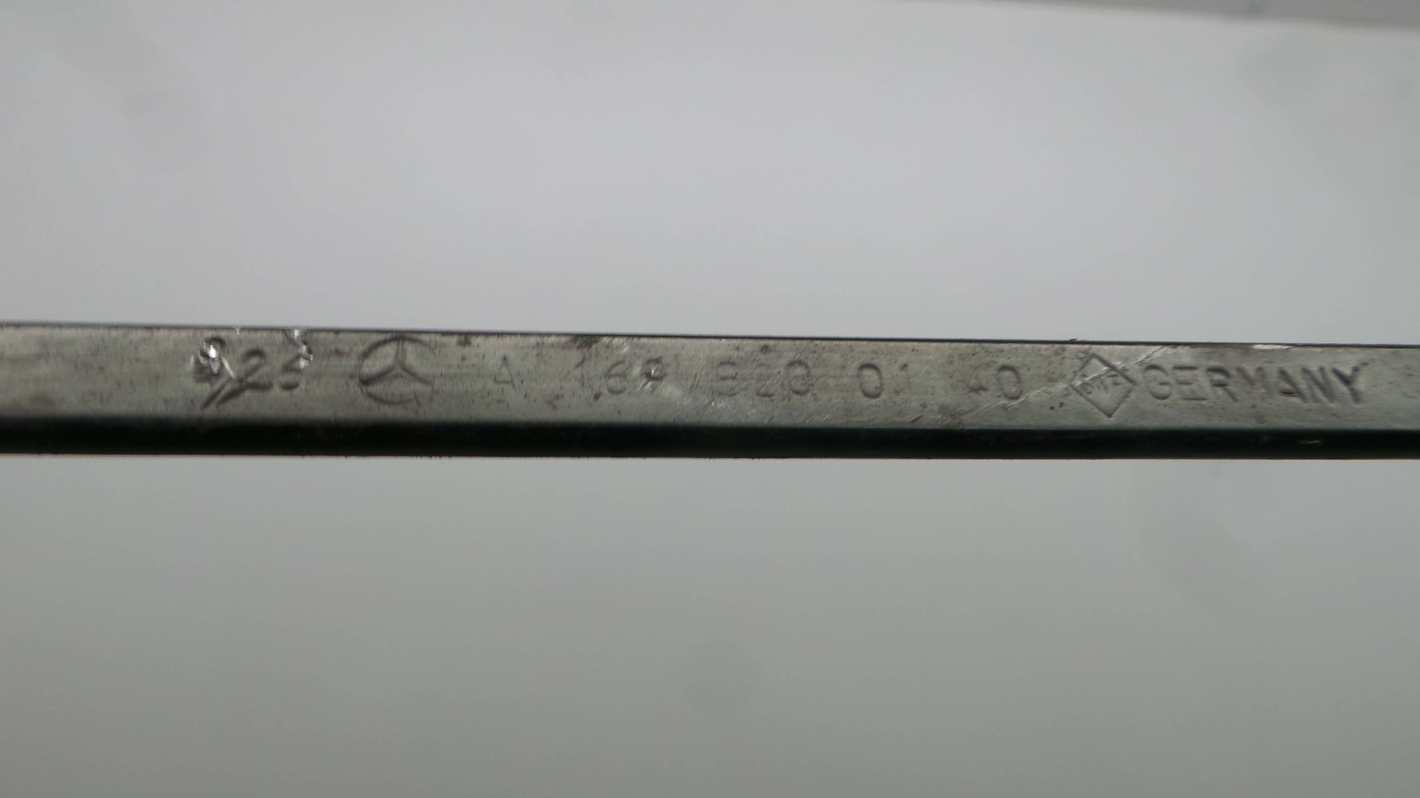 Braço Esquerdo Limpa Para Brisas A1698200140 - MERCEDES-BENZ A-CLASS (W169)-33188081