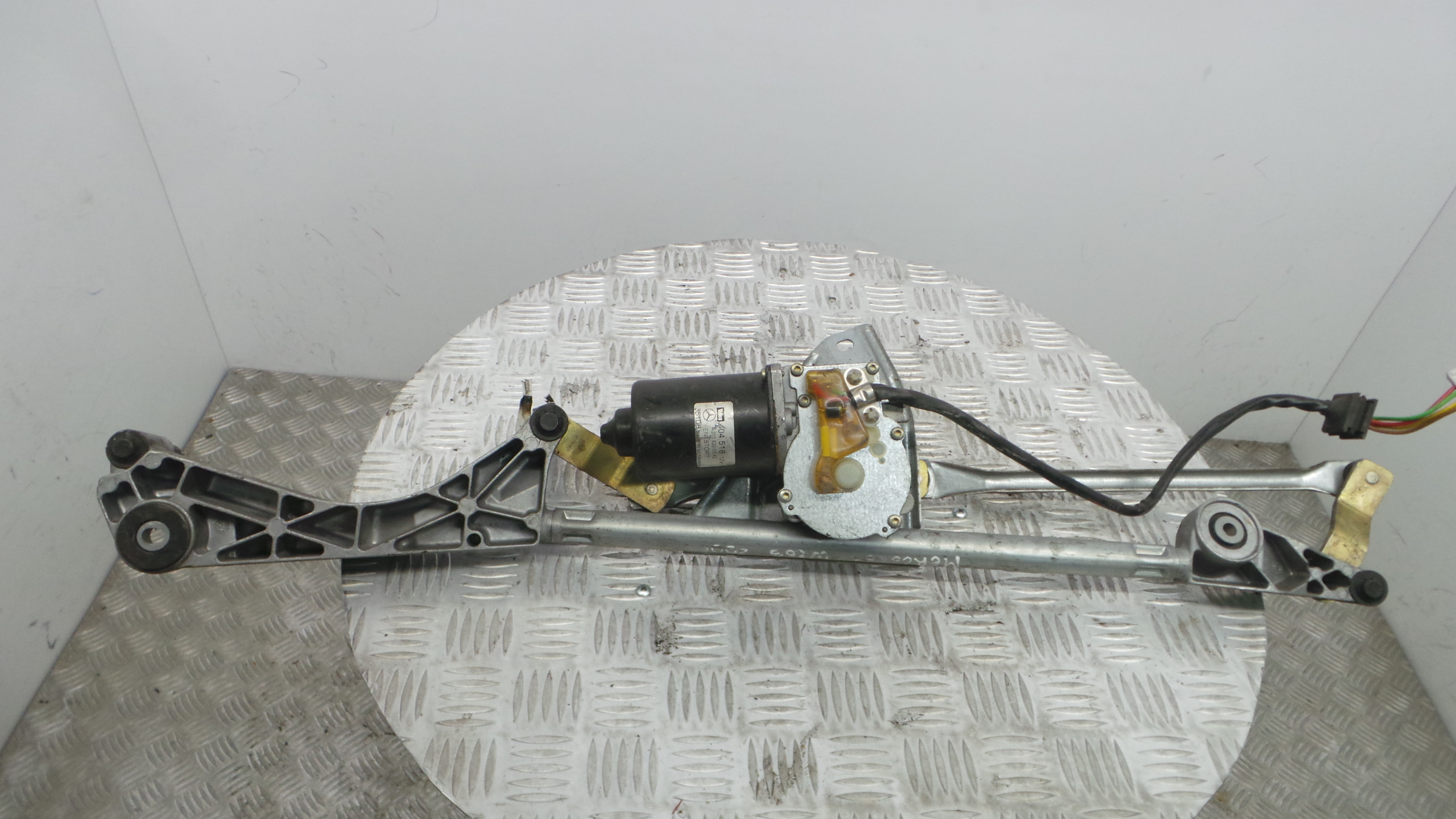 Motor Limpa Vidros Frente A2038204042 - MERCEDES-BENZ C-CLASS (W203)-33188087