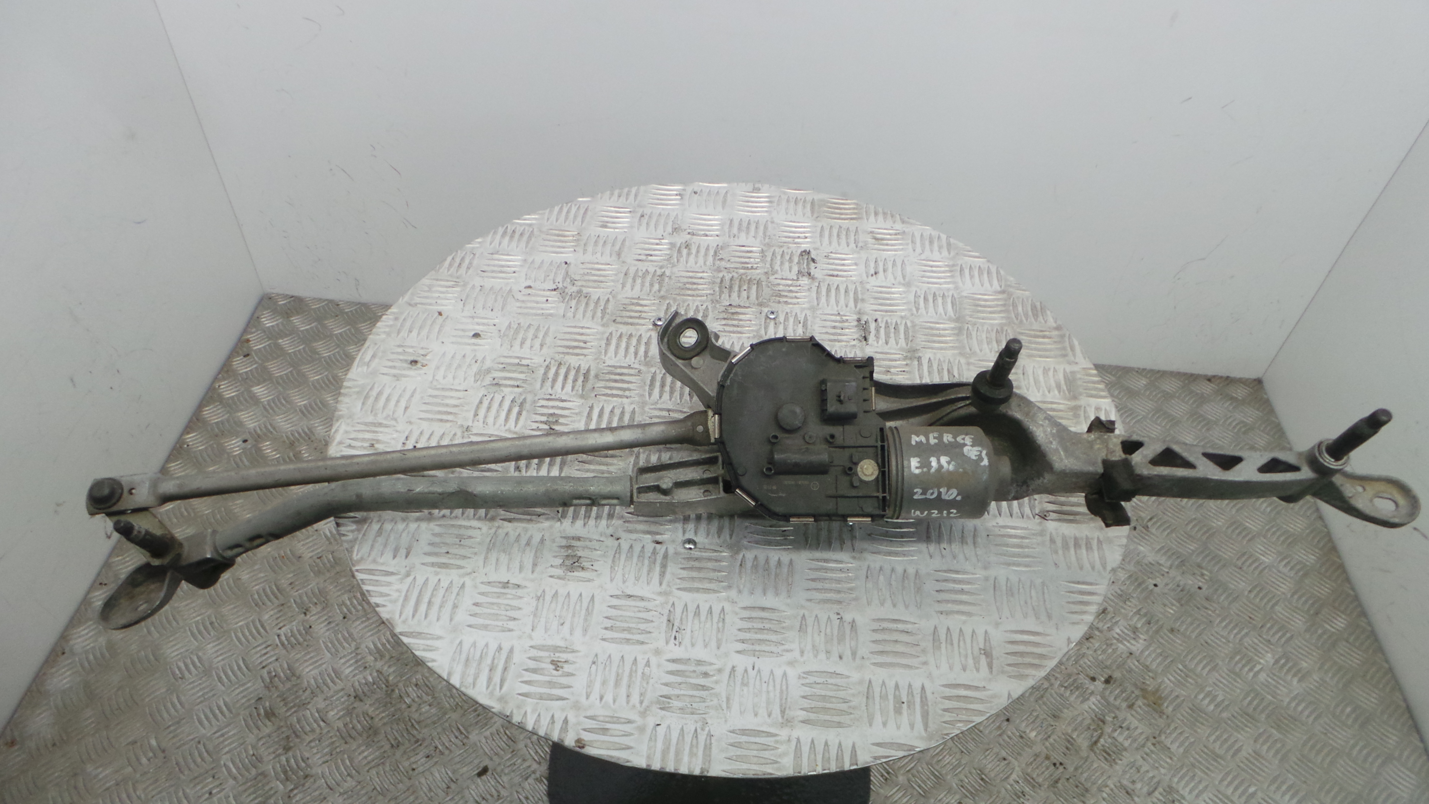 Motor Limpa Vidros Frente A2128201240 - MERCEDES-BENZ E-CLASS (W212)-33188093 Motor Limpa Vidros Frente A2128201240 - MERCEDES-BENZ E-CLASS (W212)-33188093