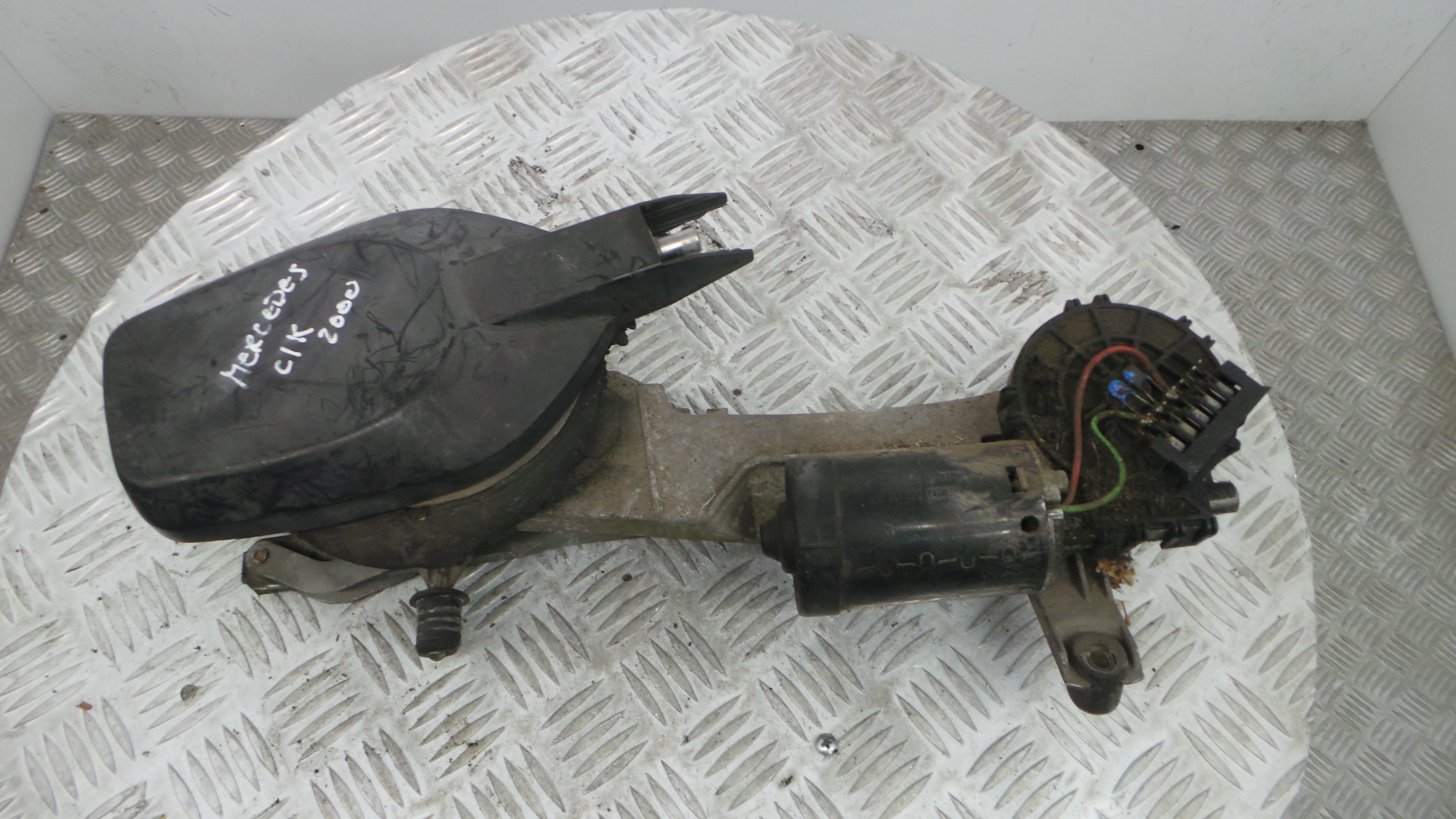 Motor Limpa Vidros Frente 2108201542 - MERCEDES-BENZ CLK (C208)-33188106 Motor Limpa Vidros Frente 2108201542 - MERCEDES-BENZ CLK (C208)-33188106