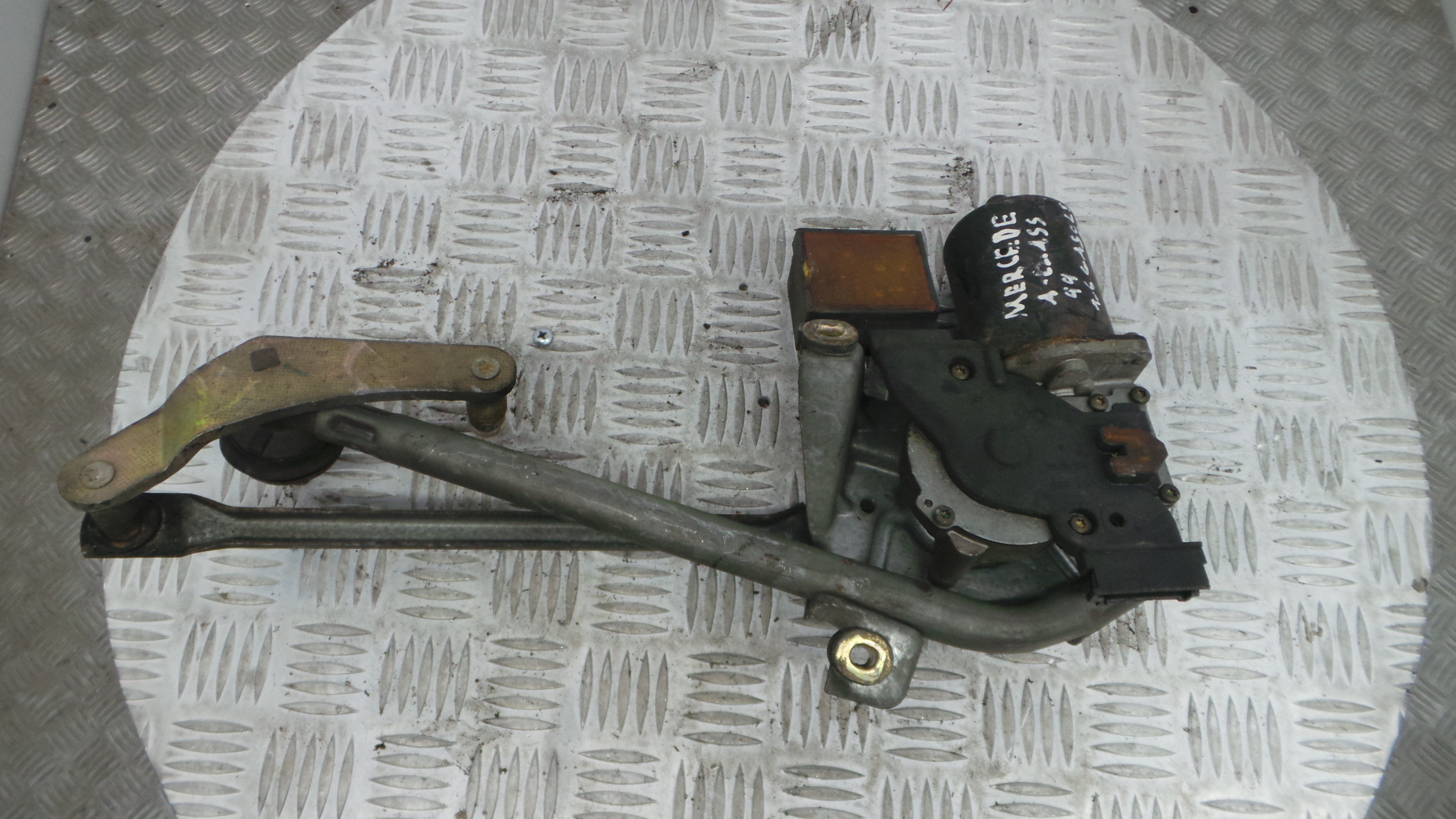 Motor Limpa Vidros Frente  A1688200042 - MERCEDES-BENZ A-CLASS (W168)-33188110