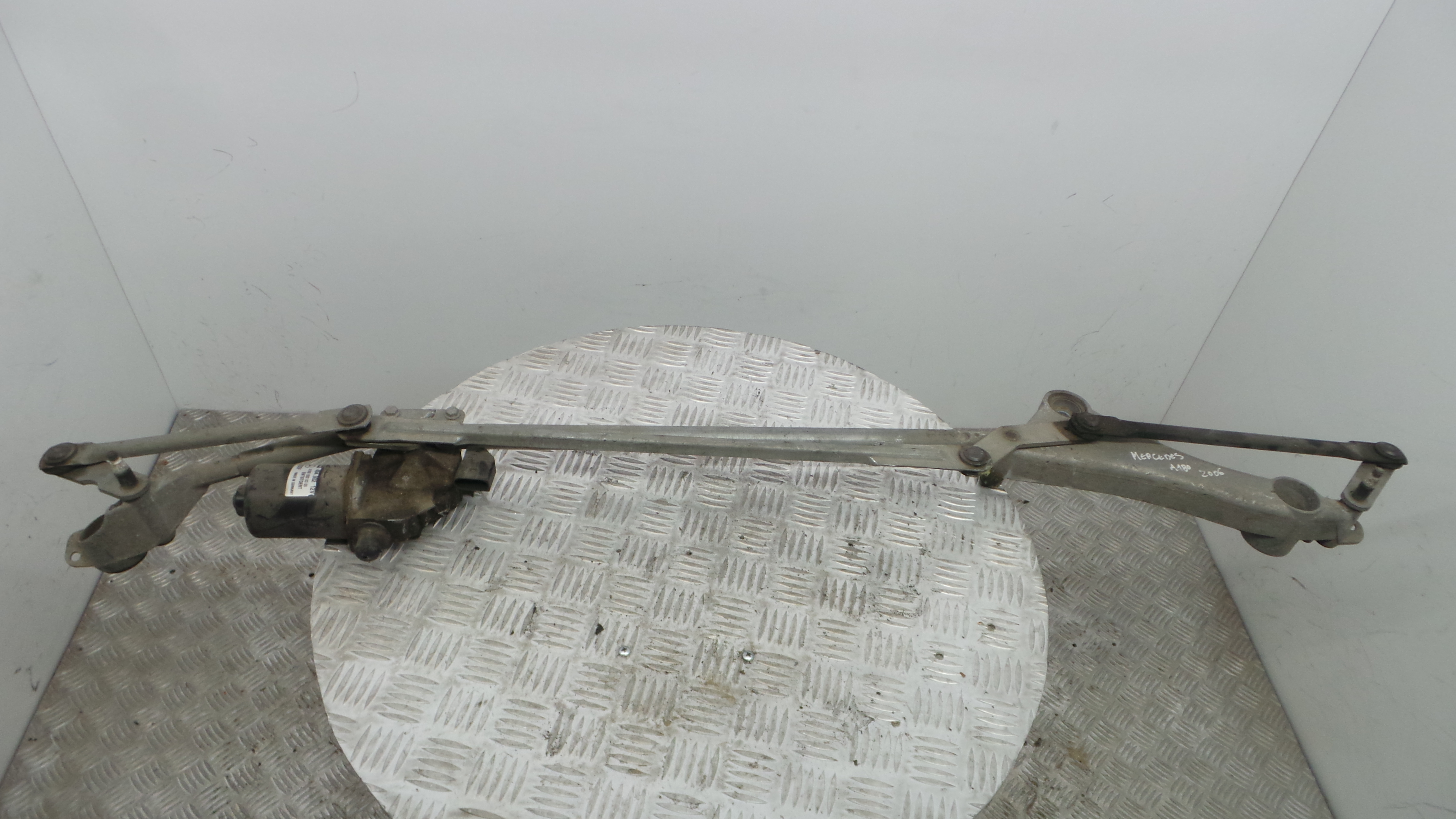 Motor Limpa Vidros Frente A1698200300 - MERCEDES-BENZ A-CLASS (W169)-33188185 Motor Limpa Vidros Frente A1698200300 - MERCEDES-BENZ A-CLASS (W169)-33188185