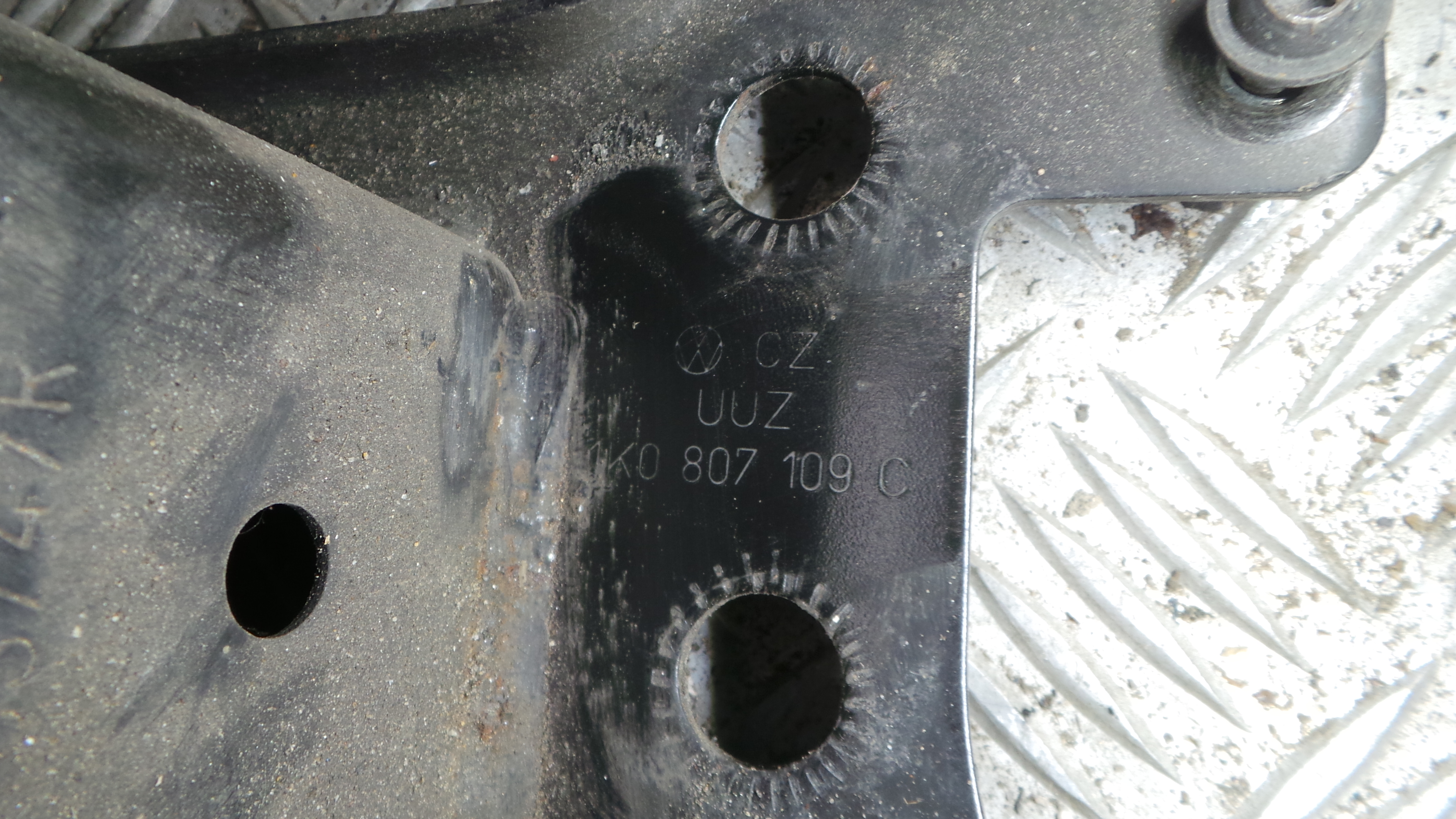 Reforço do Para Choques Frente  1K0807109C - VW GOLF V (1K1)-36371162