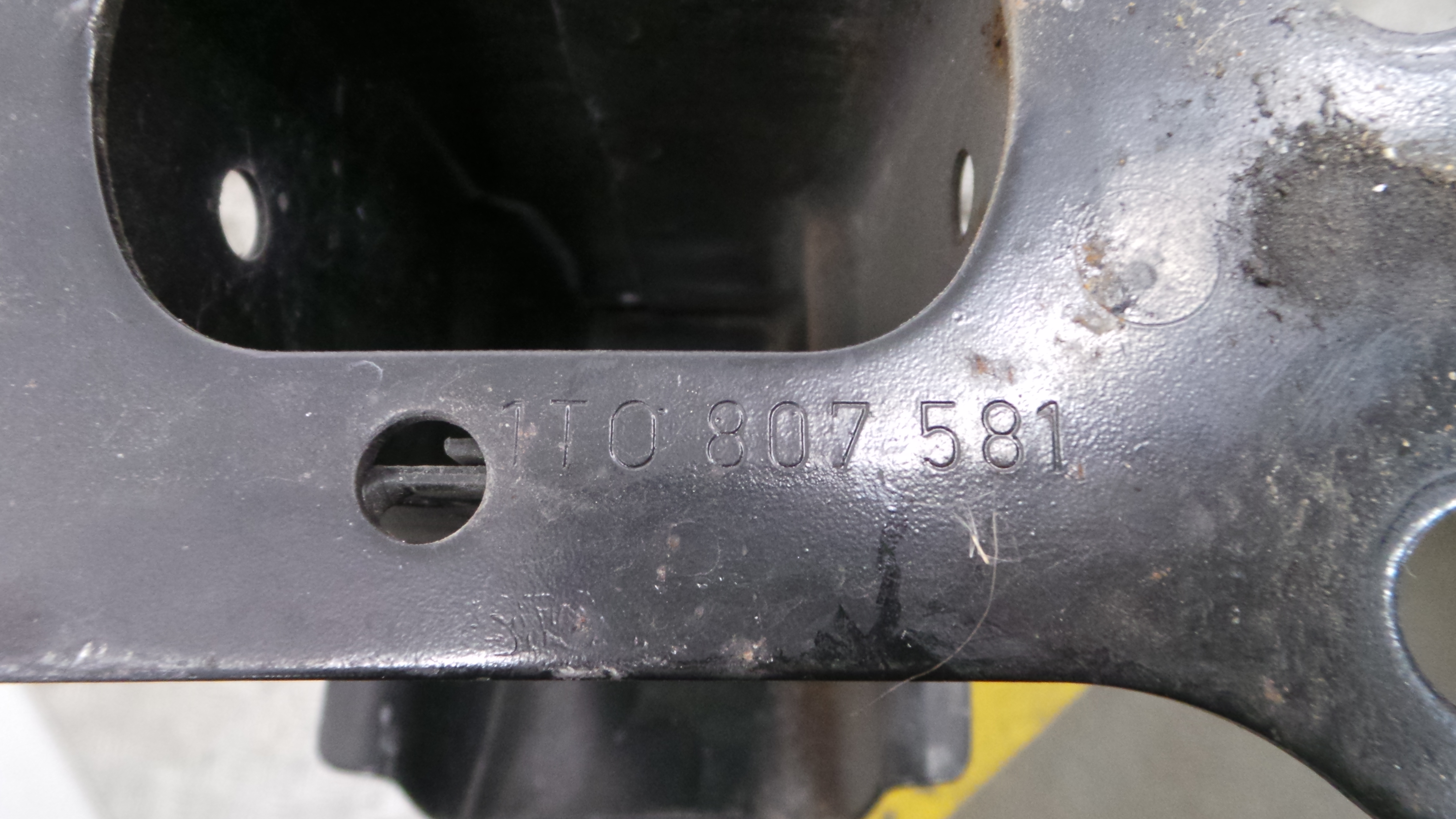 Reforço do Para Choques Frente  1K0807109C - VW GOLF V (1K1)-36371162