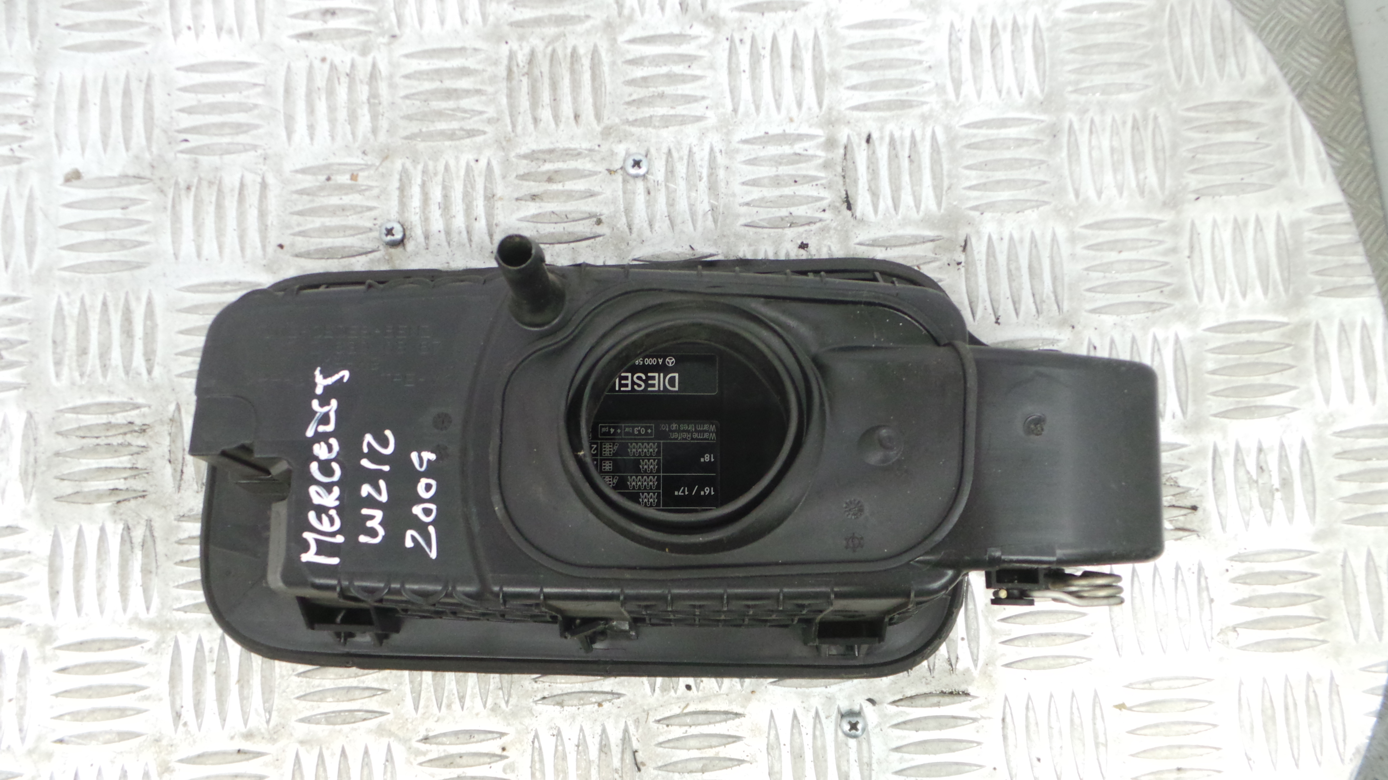 Tampão de Combustivel  A2126300367 - MERCEDES-BENZ E-CLASS (W212)-33188428