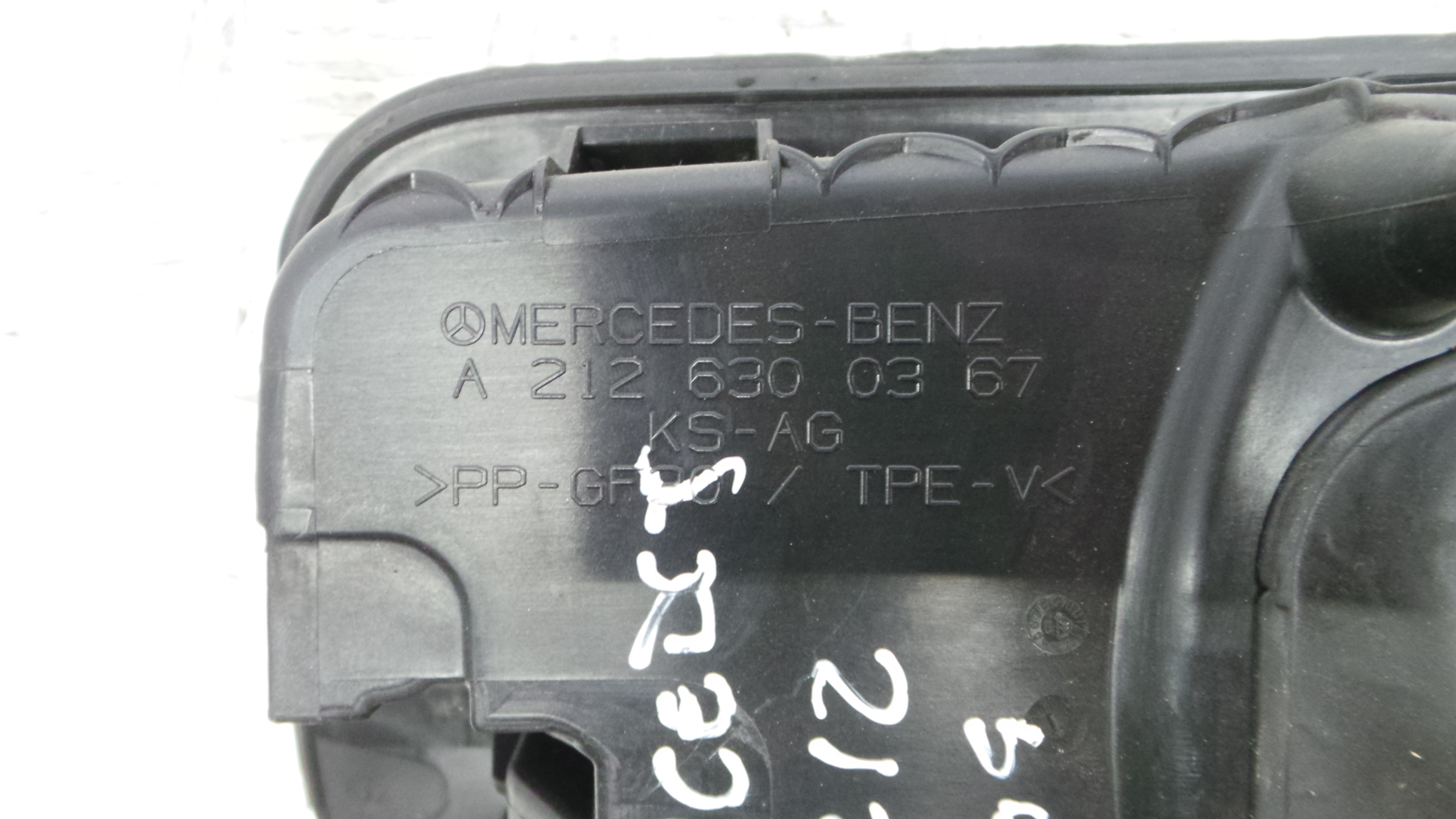 Tampão de Combustivel  A2126300367 - MERCEDES-BENZ E-CLASS (W212)-33188428