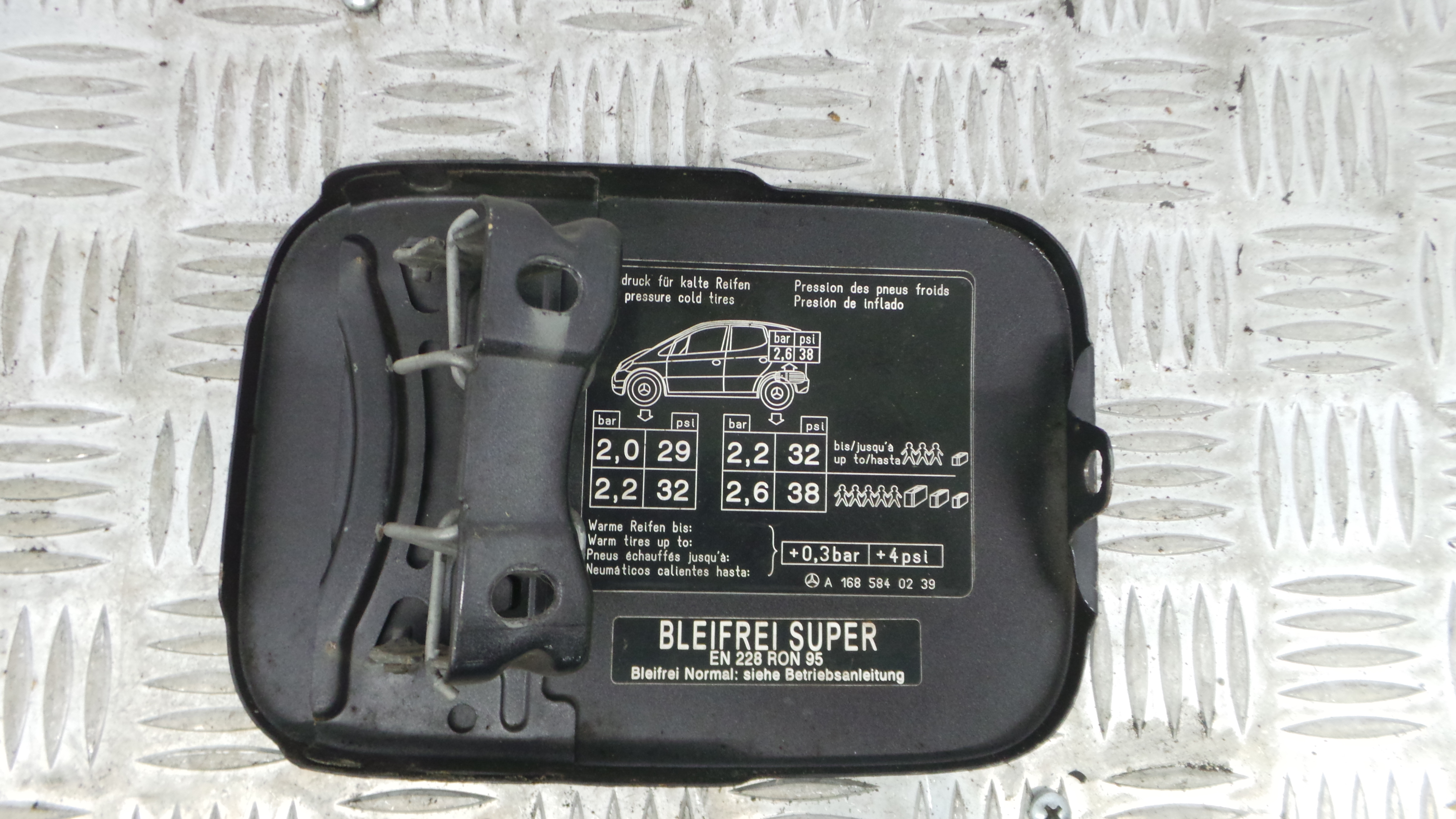 Tampão de Combustivel A1687500106 - MERCEDES-BENZ A-CLASS (W168)-33188431