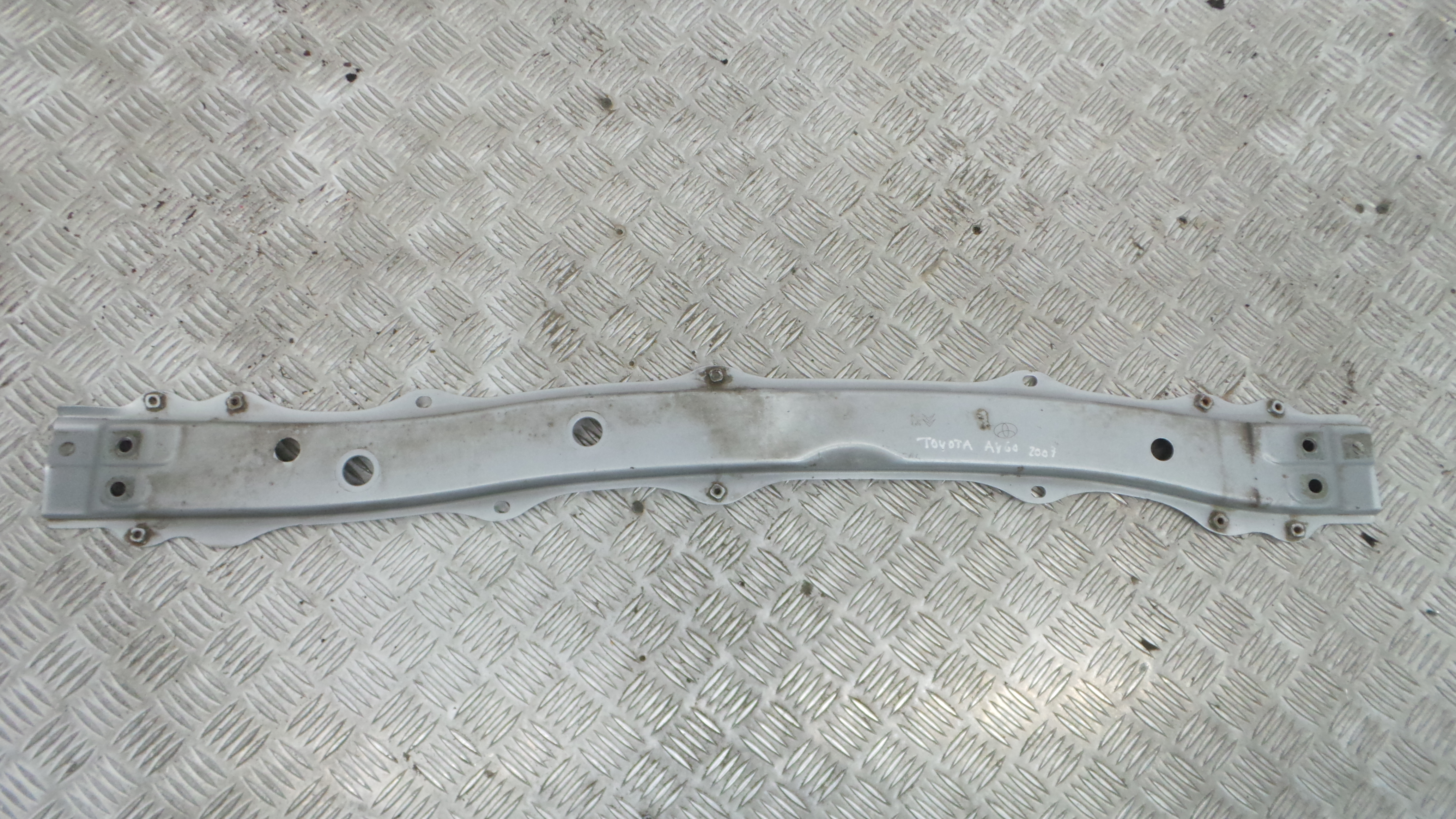 Travessa Inferior 5716110H010 - TOYOTA AYGO (_B1_)-33189262