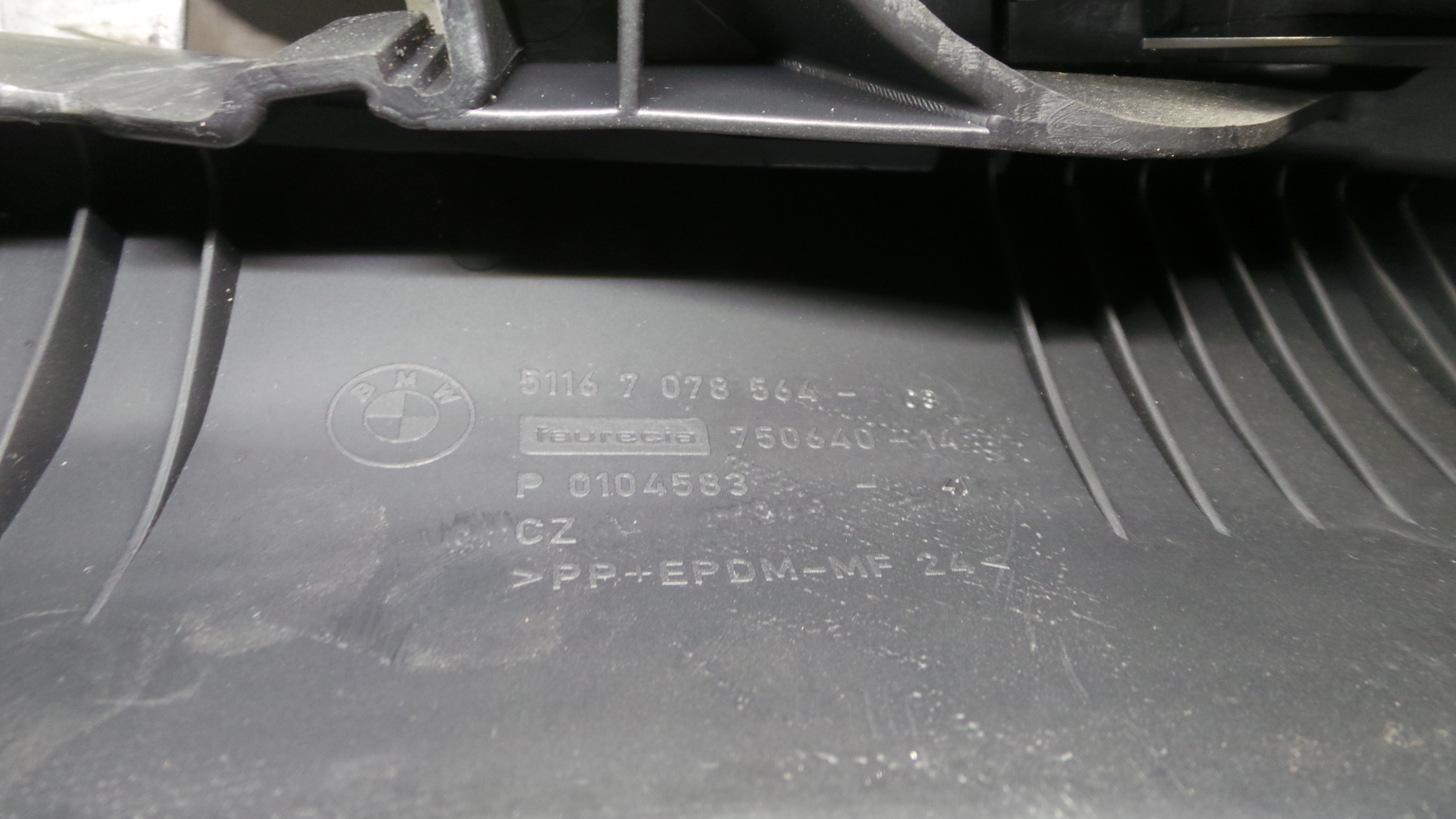 Apoio de Braço Central 51.16-7078564 - BMW 1 (E87)-33189288
