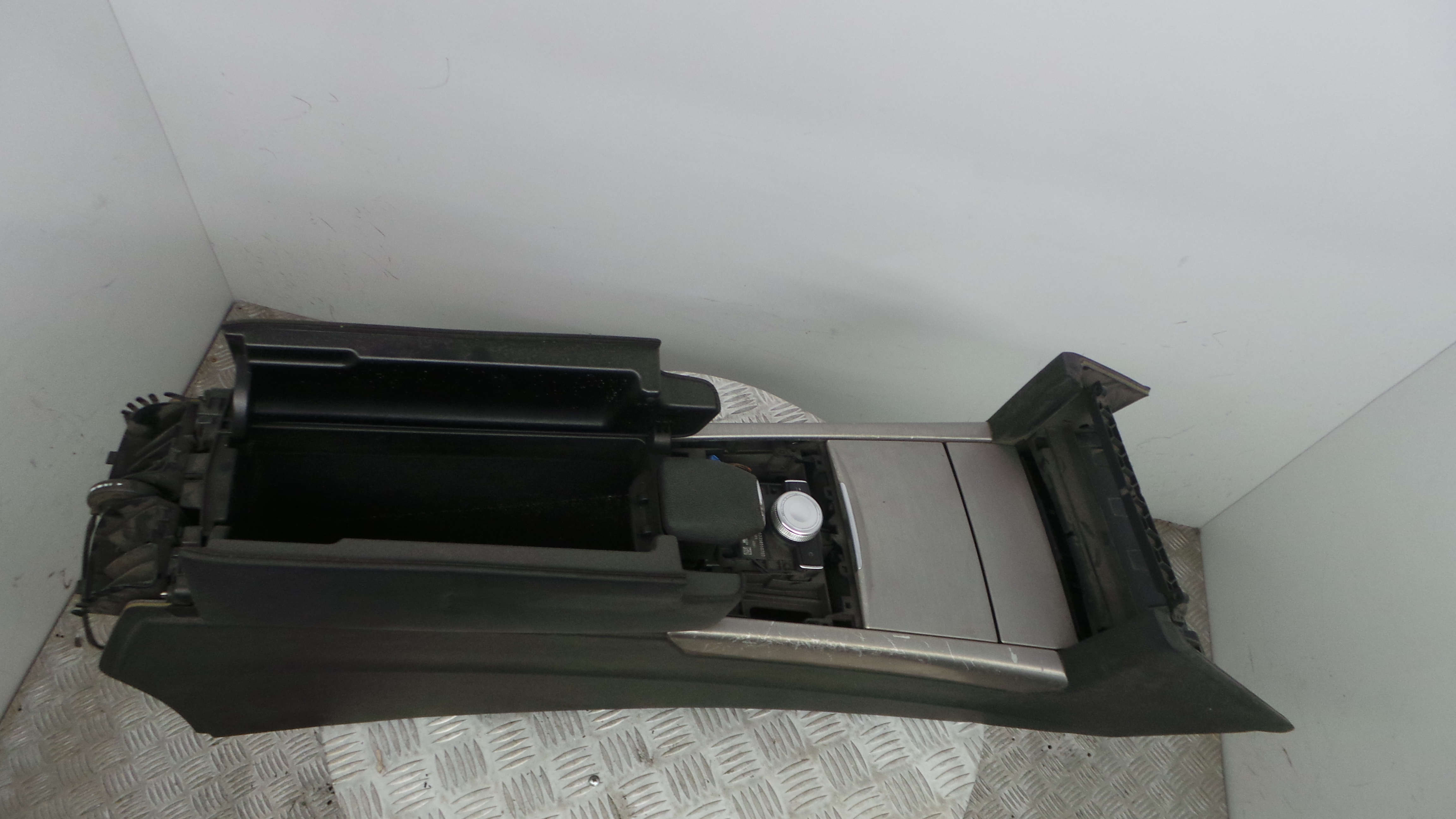 Apoio de Braço Central A21168041509G07 - MERCEDES-BENZ E-CLASS (W212)-33189294