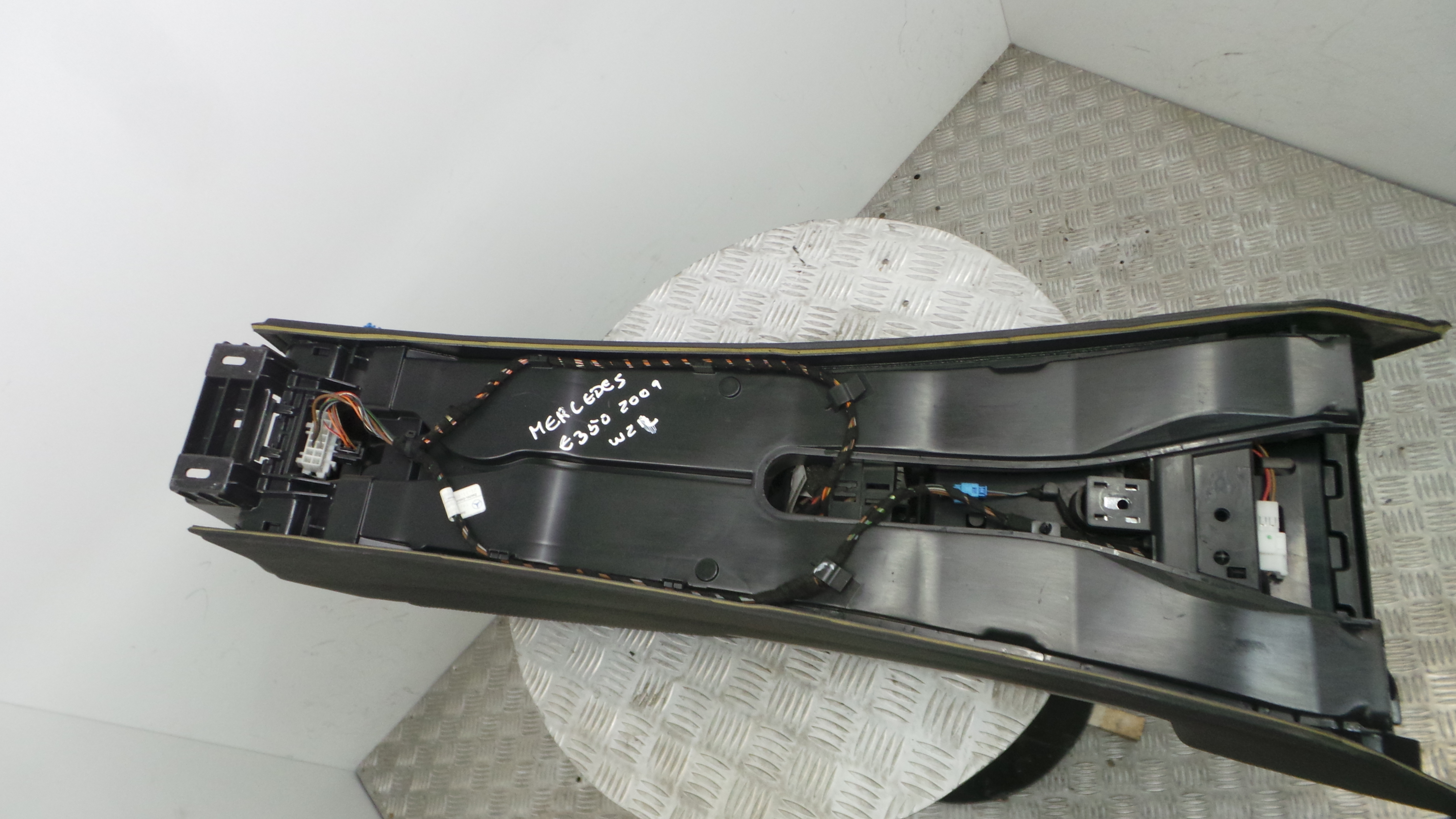 Apoio de Braço Central A21168041509G07 - MERCEDES-BENZ E-CLASS (W212)-33189294