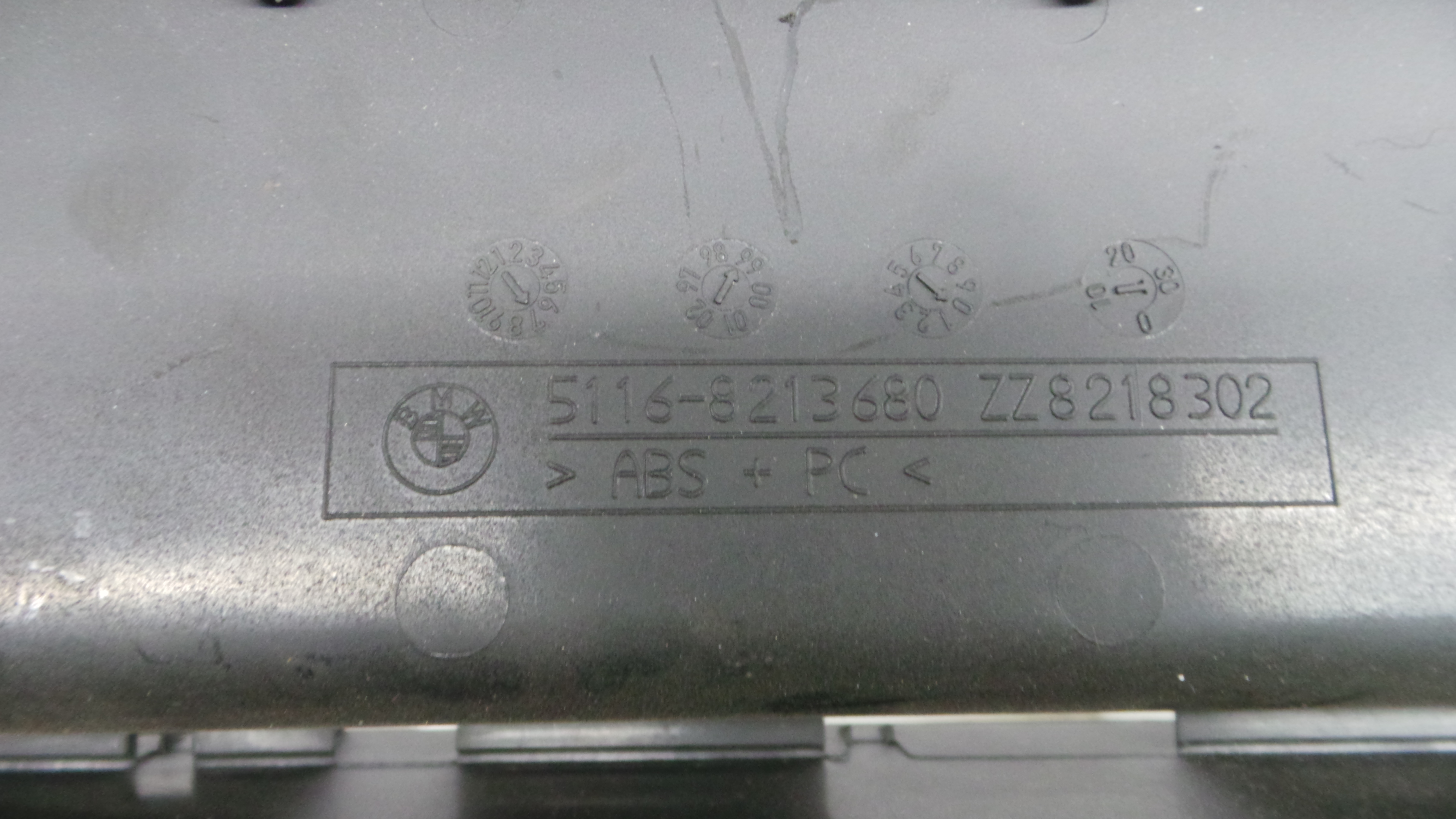 Apoio de Braço Central 51.16-8213680 - BMW 3 (E36)-33189301