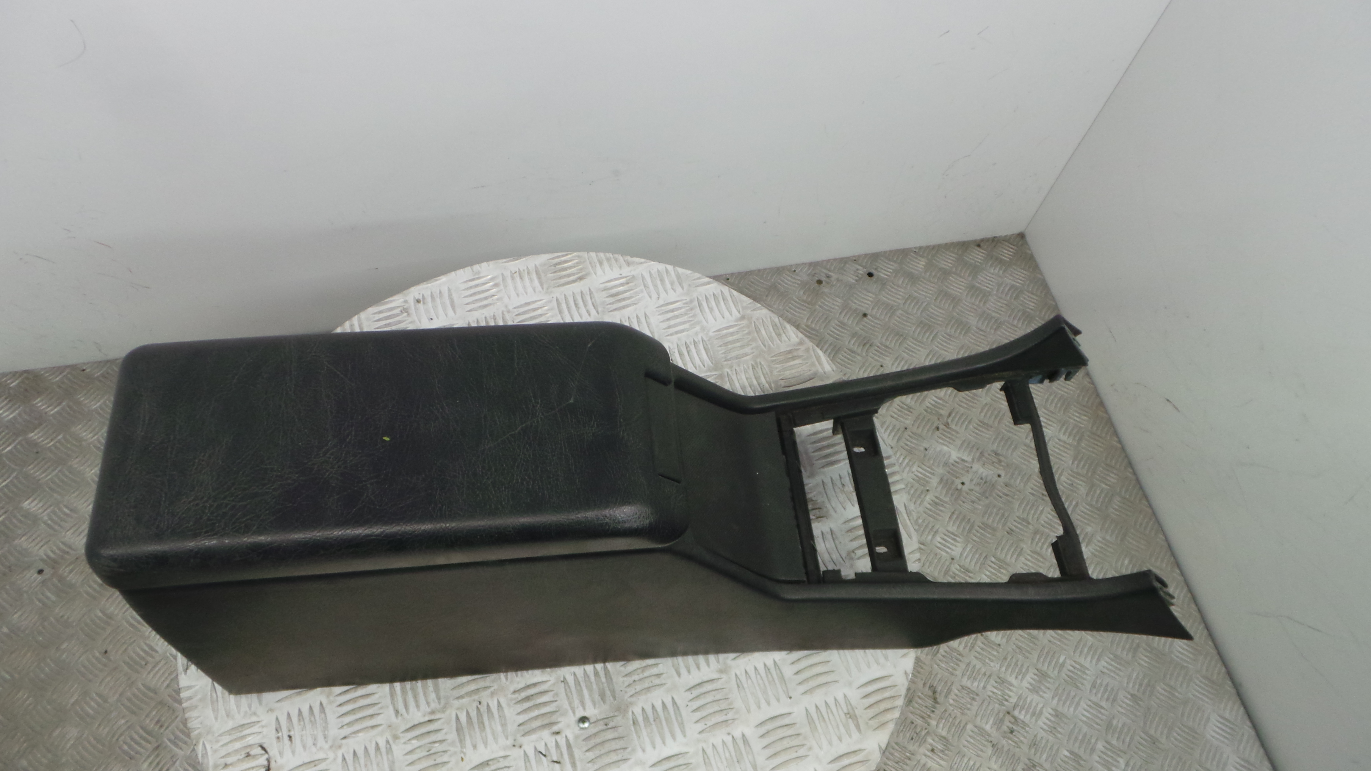 Apoio de Braço Central 2026800279 - MERCEDES-BENZ C-CLASS (W202)-33189304