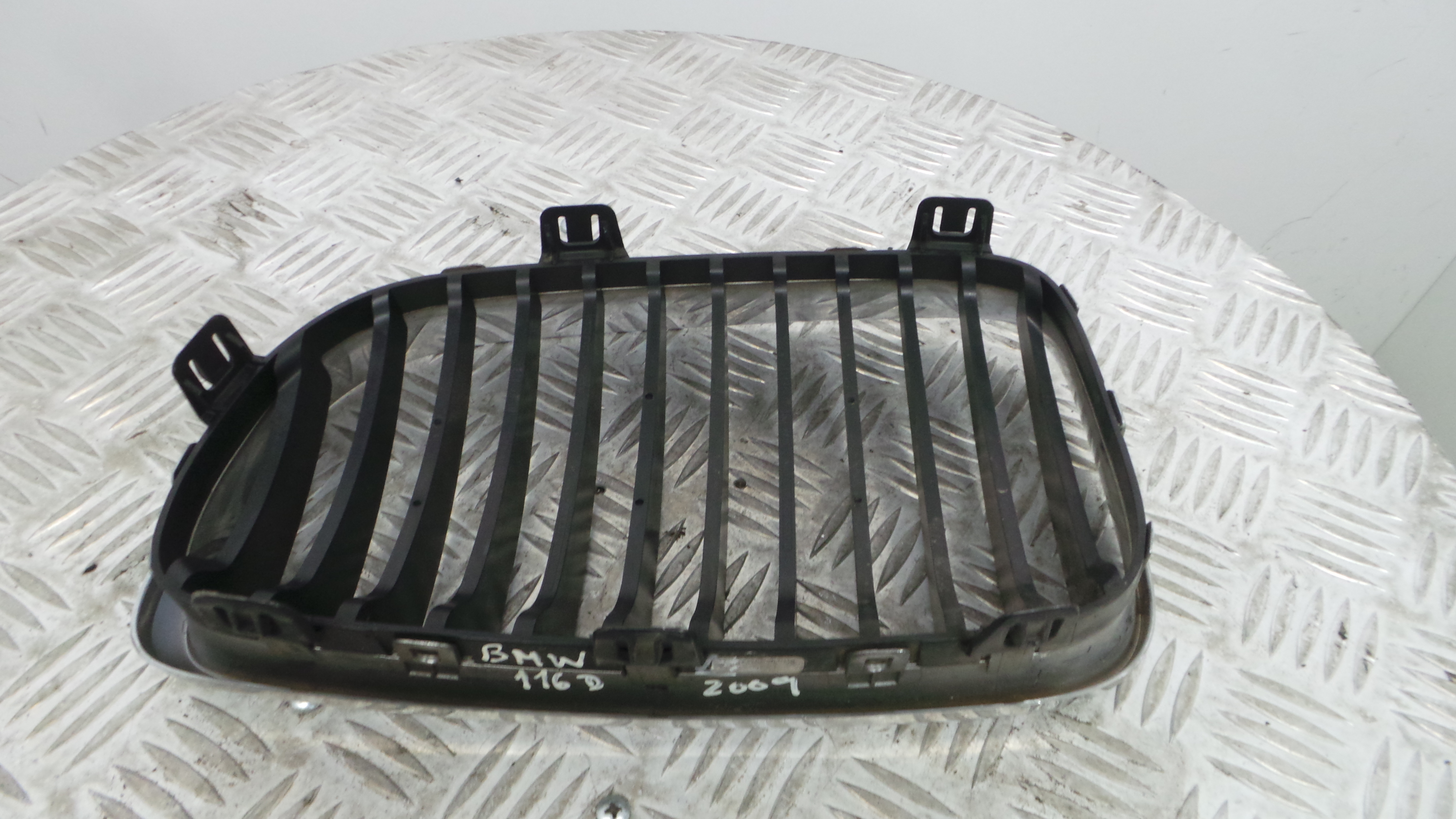 Grelha da Frente  - BMW 1 (E87)-33189703