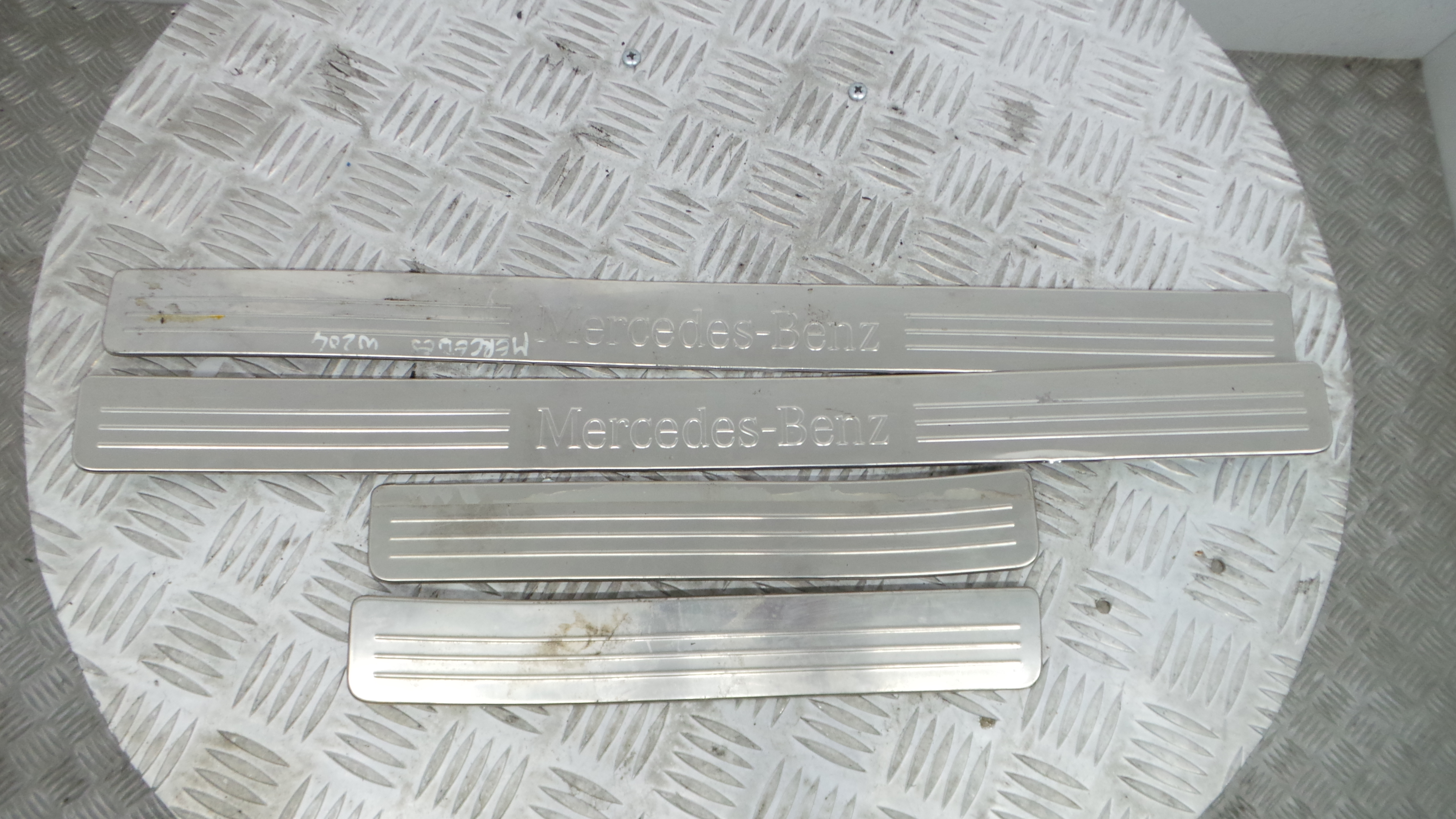 Soleira Da Porta A2046800135 - MERCEDES-BENZ C-CLASS (W204)-33189759